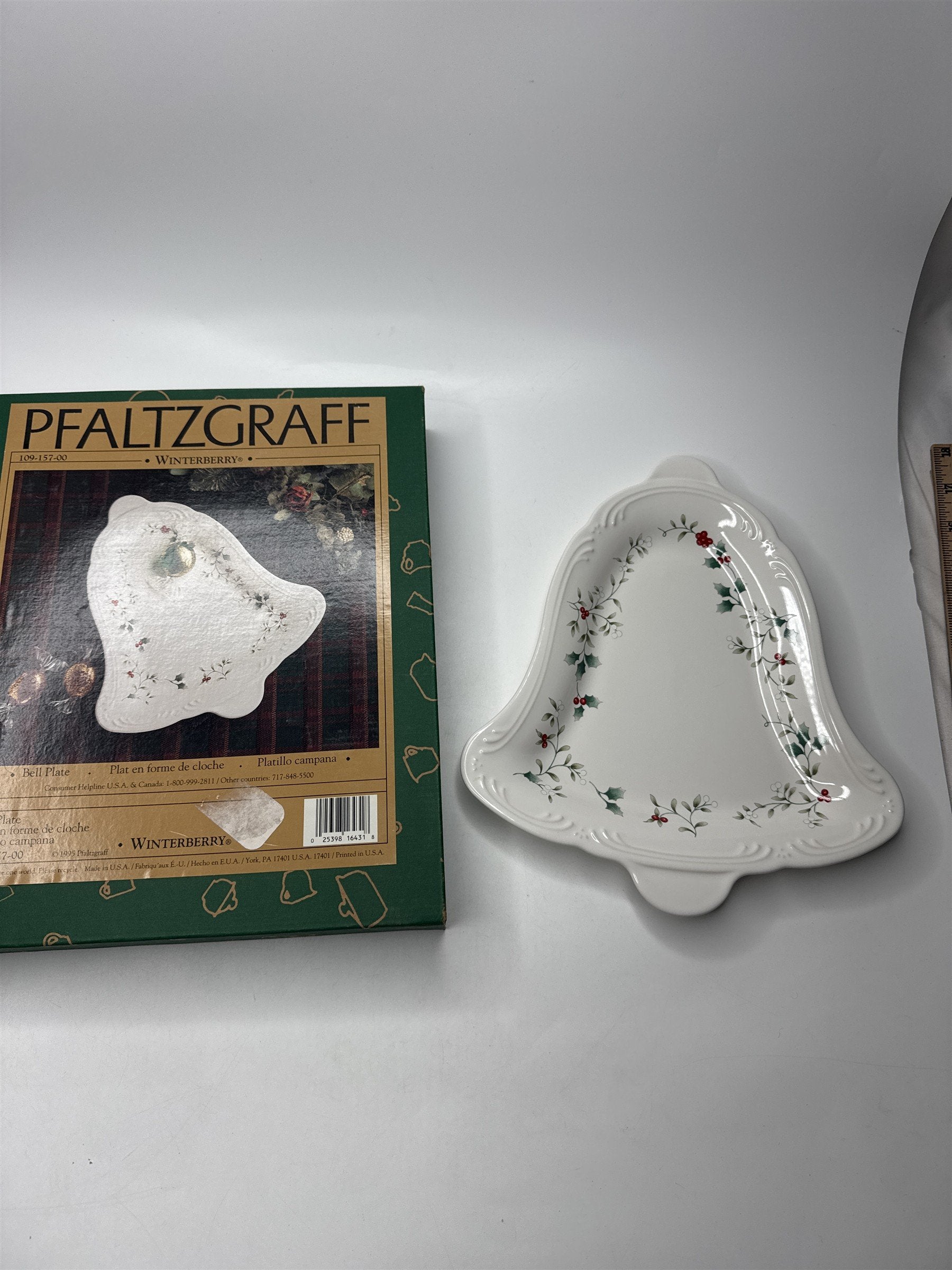 Pfaltzgraff Winterberry Christmas Bell Serving Dish Ceramic Plate 109-157-00 '95