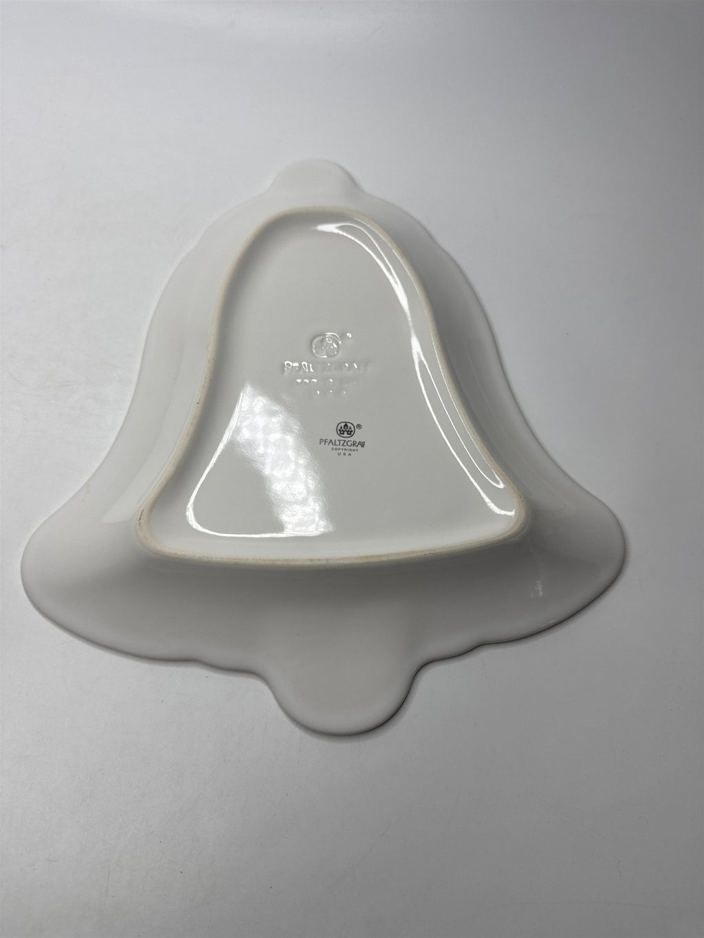 Pfaltzgraff Winterberry Christmas Bell Serving Dish Ceramic Plate 109-157-00 '95