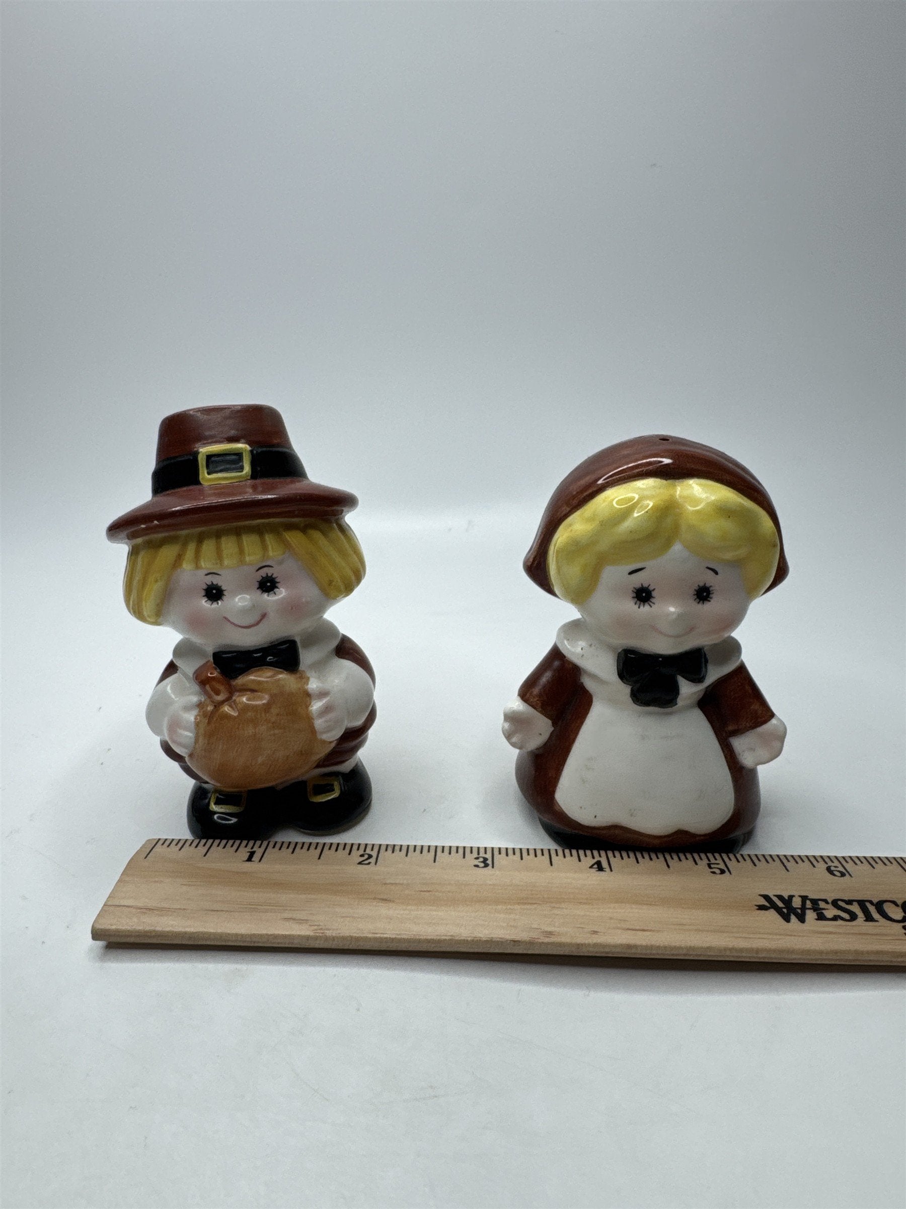 Vintage Enesco Pilgrim Salt & Pepper Shakers Set Thanksgiving Autumn Decor