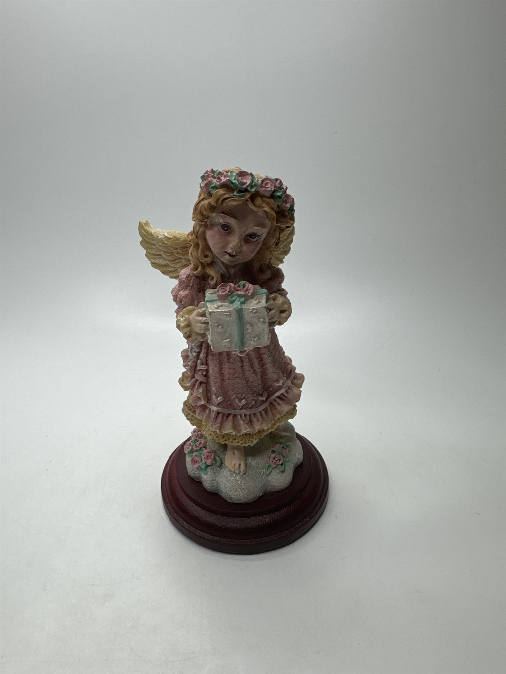 Vintage House of Lloyd Giving Angel Figurine Christmas Around the World 1996 Dec