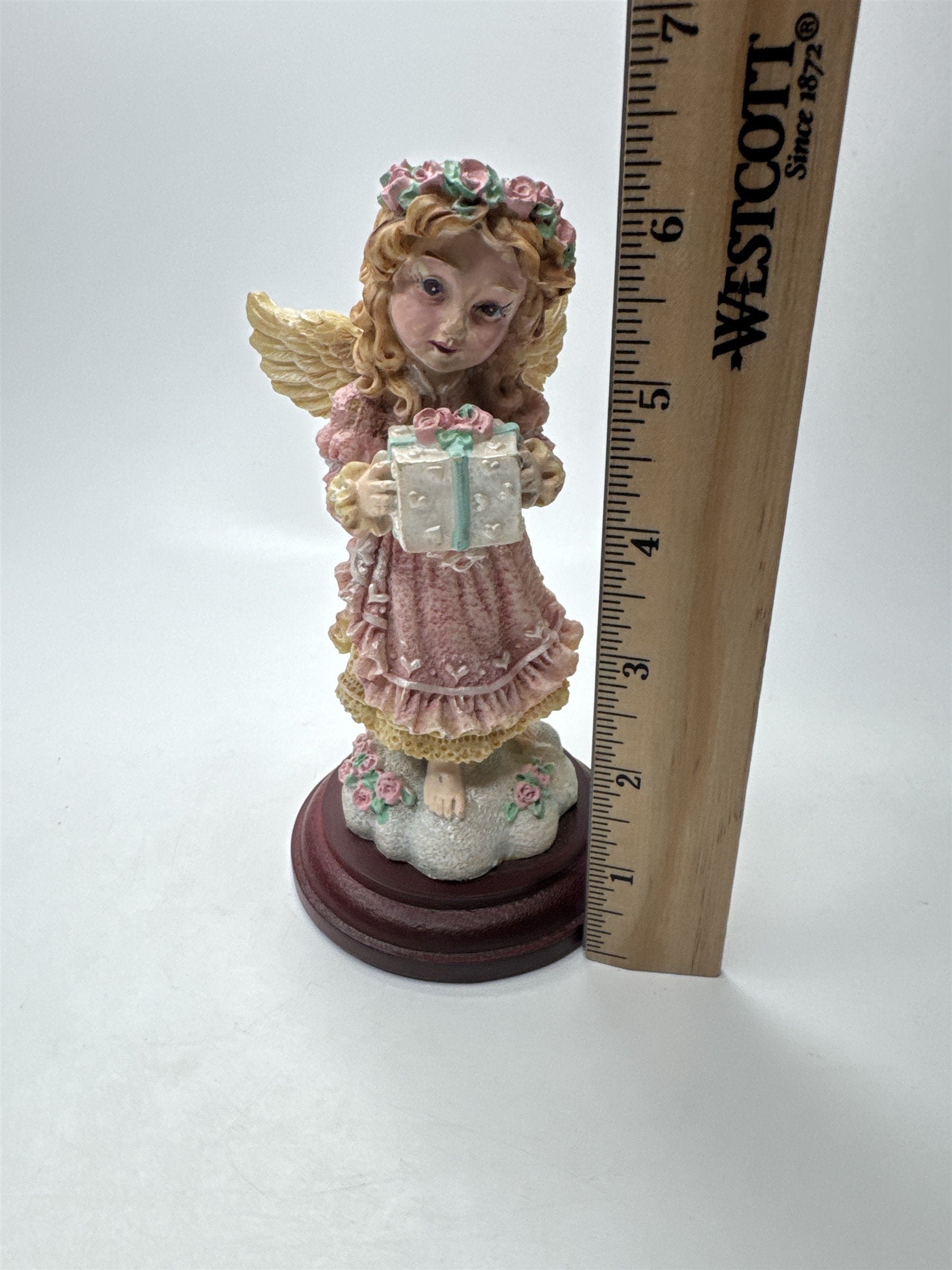 Vintage House of Lloyd Giving Angel Figurine Christmas Around the World 1996 Dec