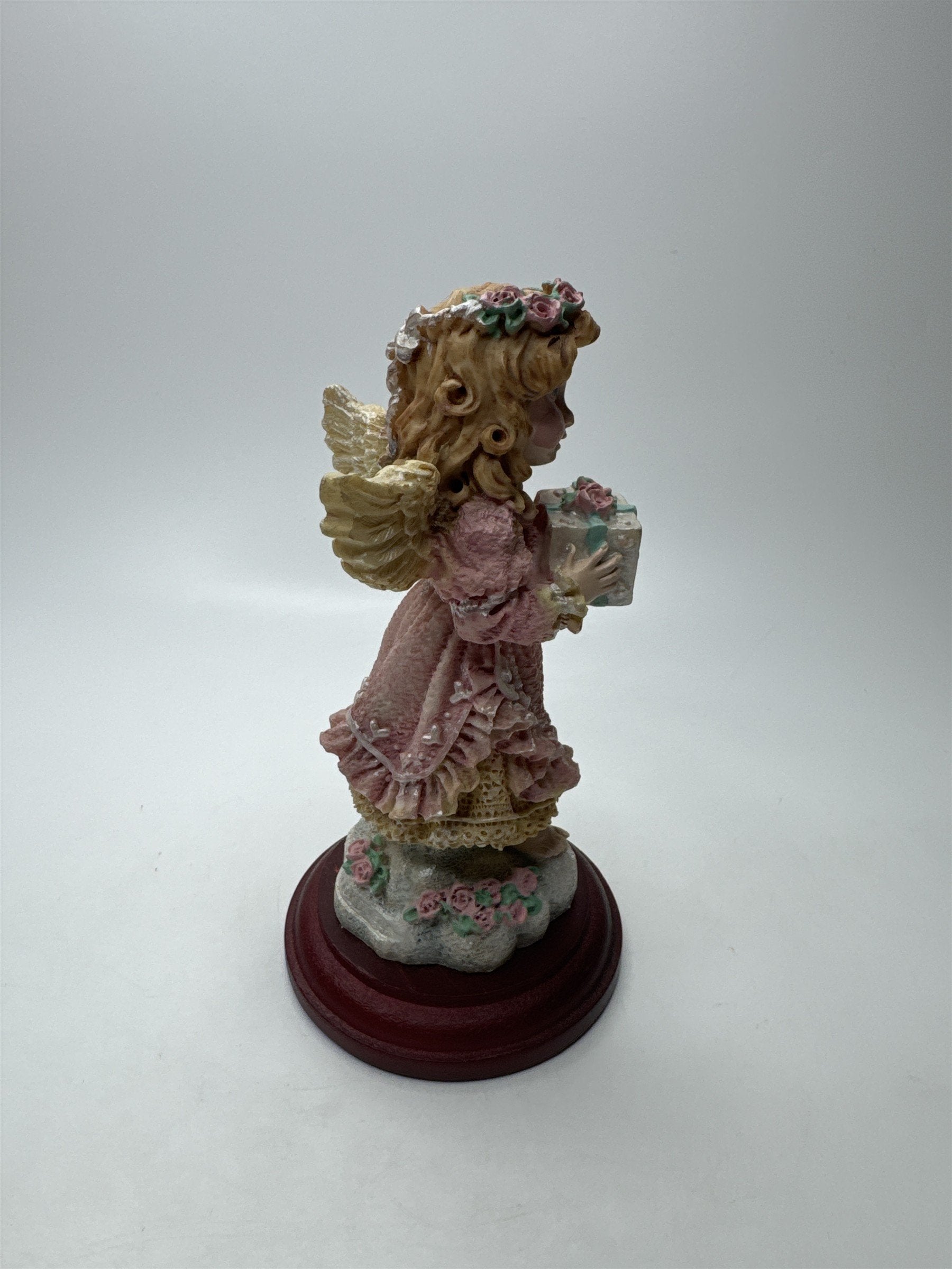 Vintage House of Lloyd Giving Angel Figurine Christmas Around the World 1996 Dec