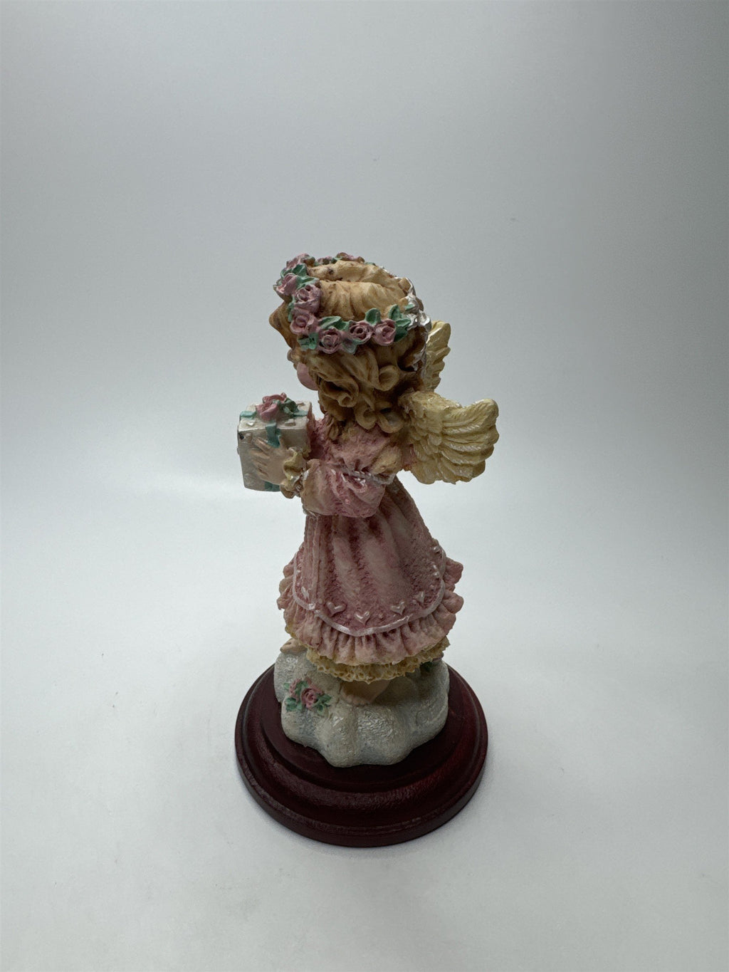 Vintage House of Lloyd Giving Angel Figurine Christmas Around the World 1996 Dec
