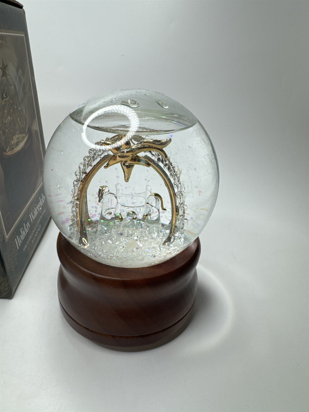 Vintage Waterglobe Snow Globe Music Box Plays Silent Night Christmas Holiday