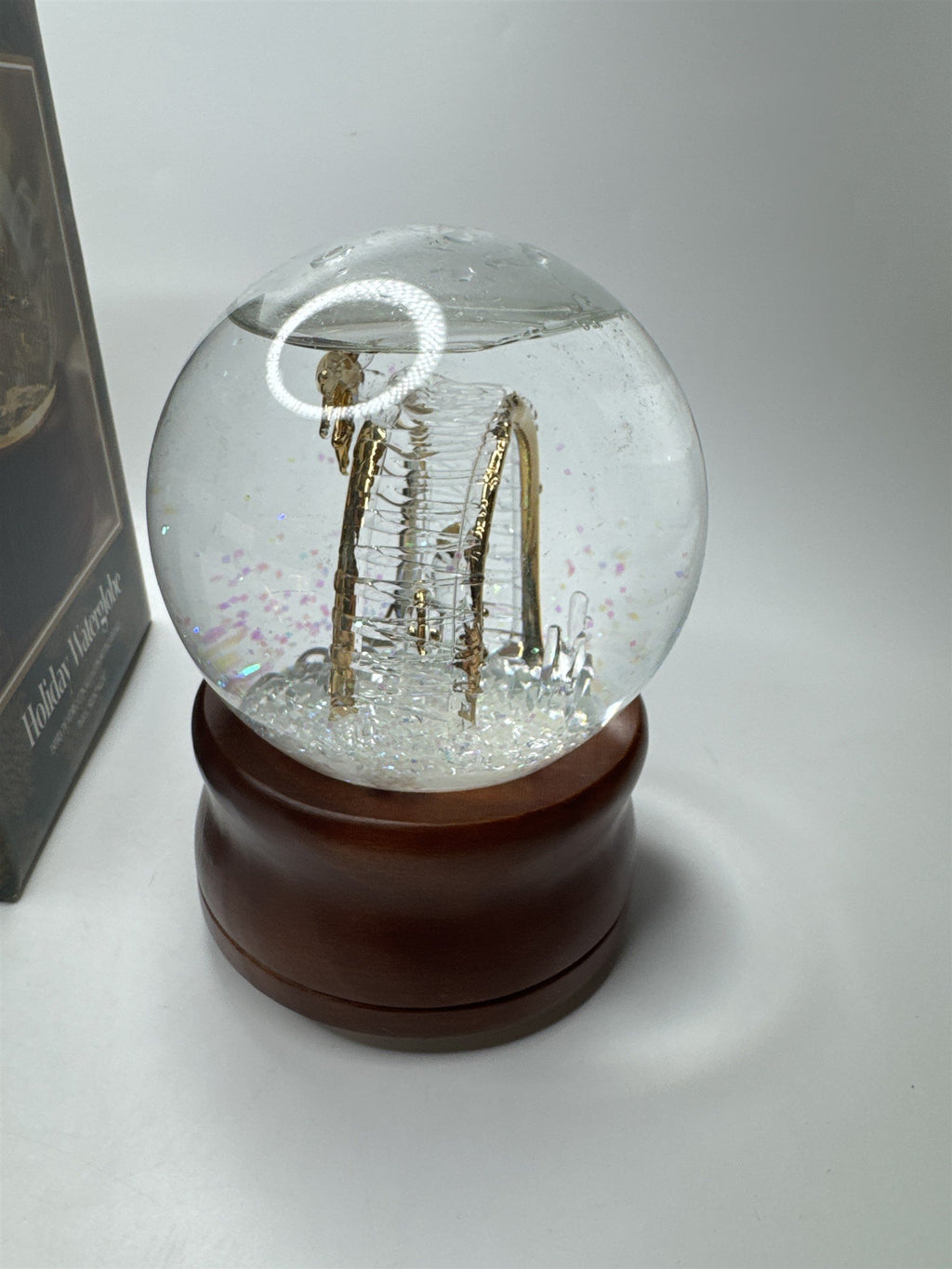 Vintage Waterglobe Snow Globe Music Box Plays Silent Night Christmas Holiday