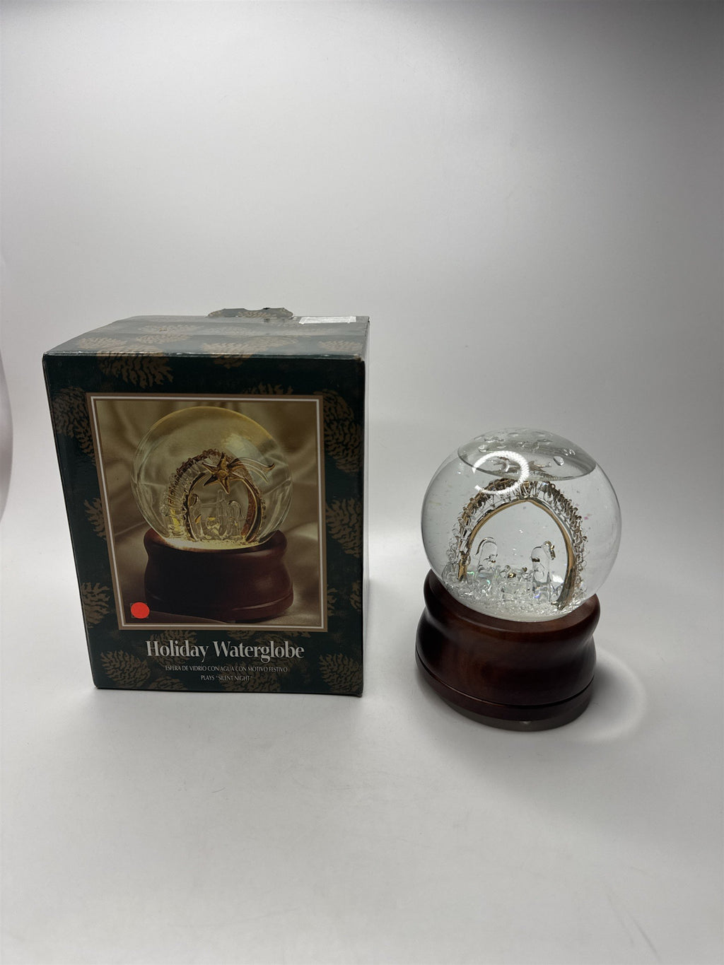 Vintage Waterglobe Snow Globe Music Box Plays Silent Night Christmas Holiday