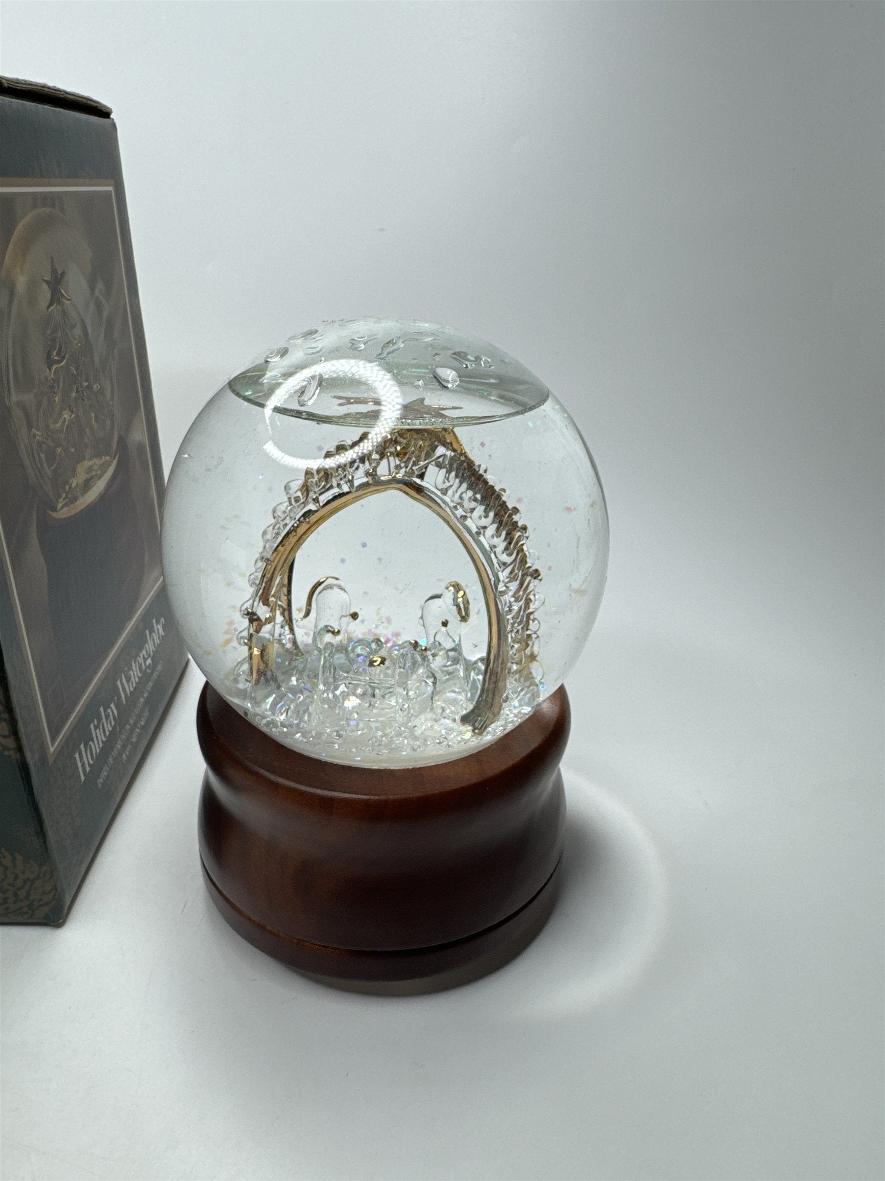 Vintage Waterglobe Snow Globe Music Box Plays Silent Night Christmas Holiday