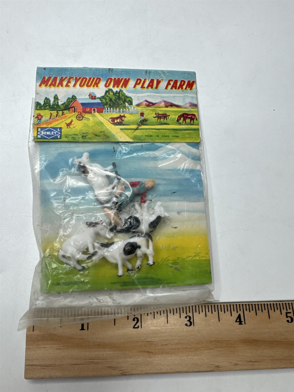 Vintage Benley Hong Kong Farm Set Plastic Miniatures Cows Cattle On Card NOS