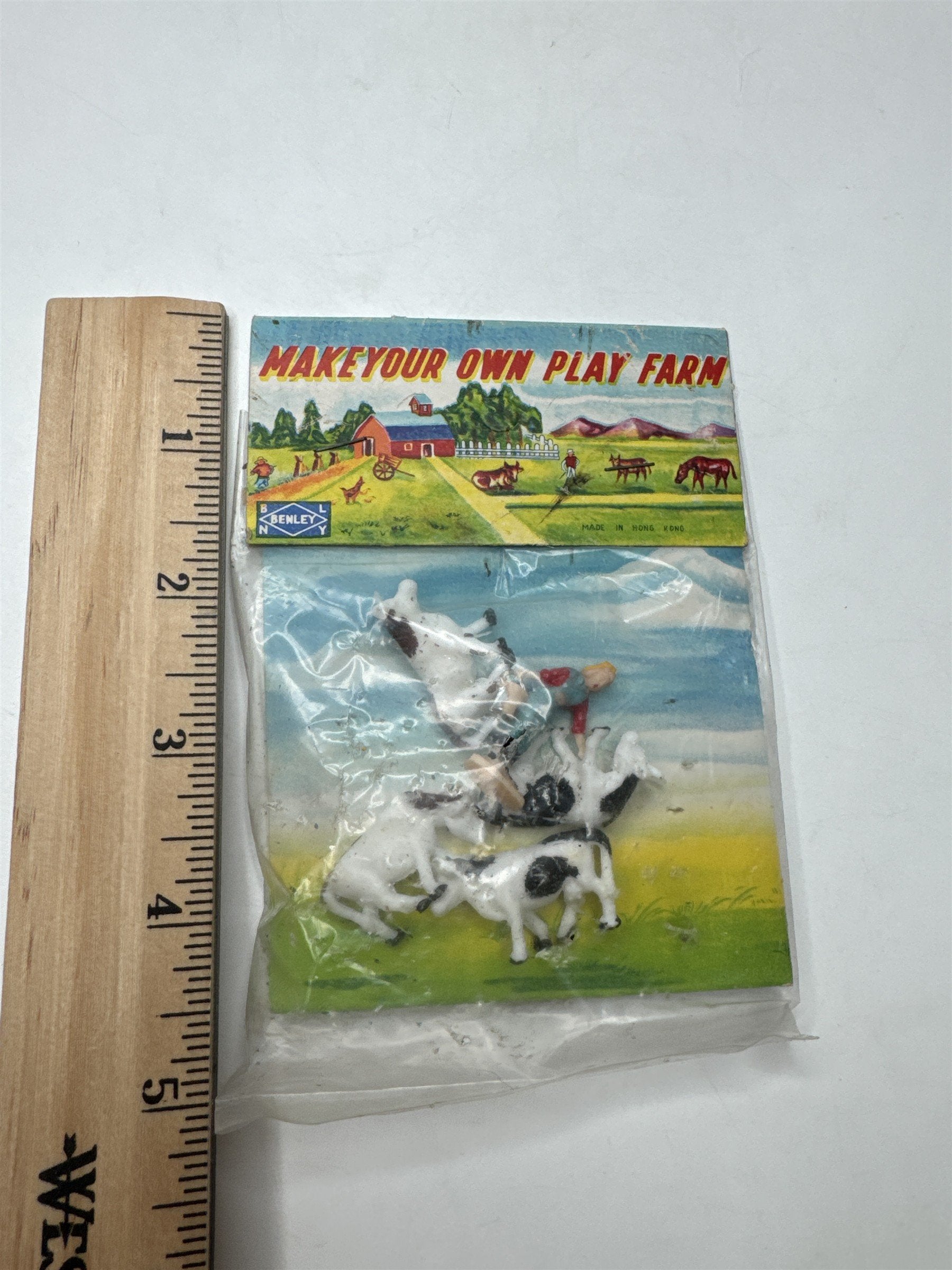 Vintage Benley Hong Kong Farm Set Plastic Miniatures Cows Cattle On Card NOS