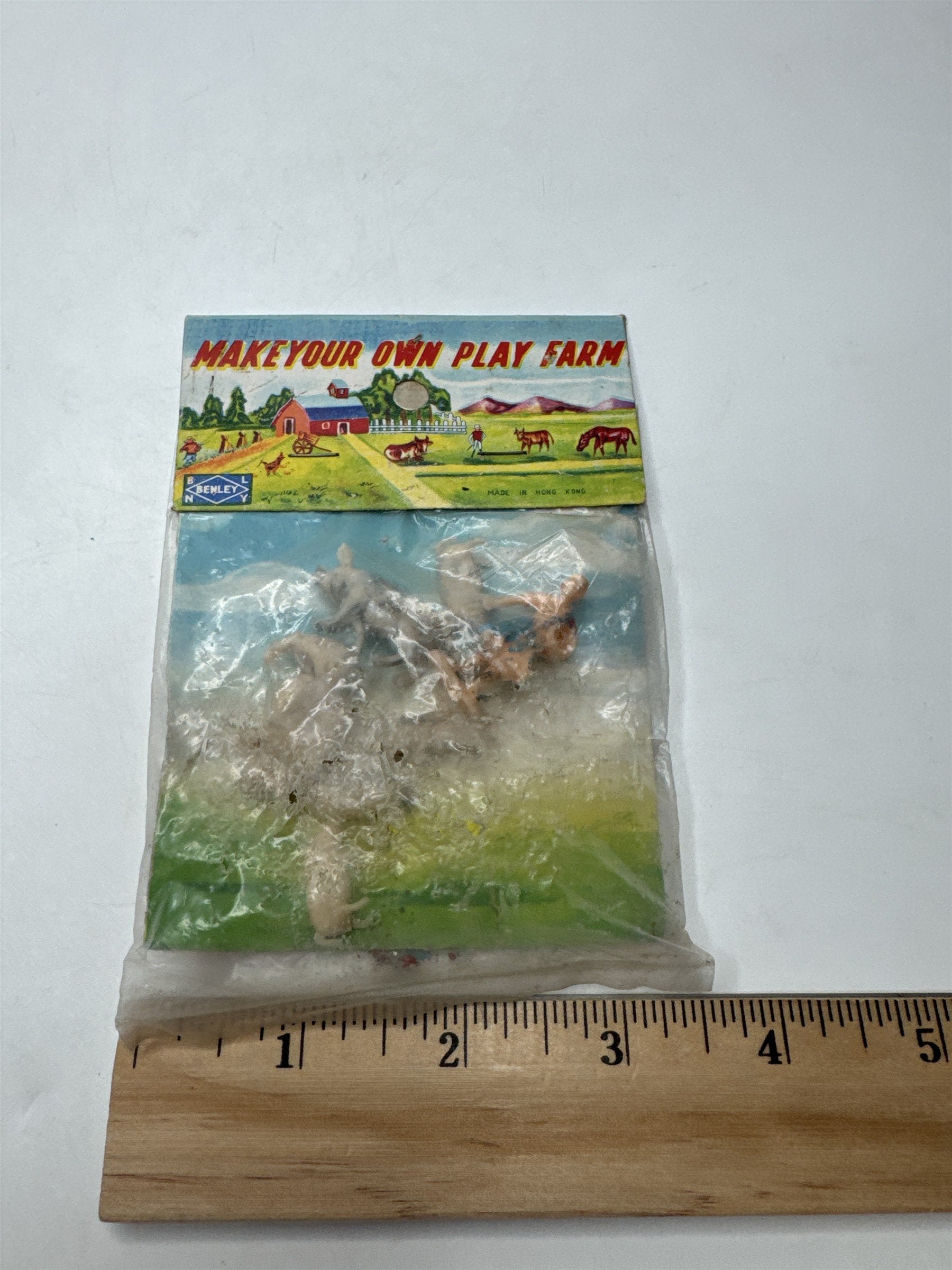 Vintage Benley Hong Kong Farm Set Plastic Miniatures Pigs Hogs Swine NOS