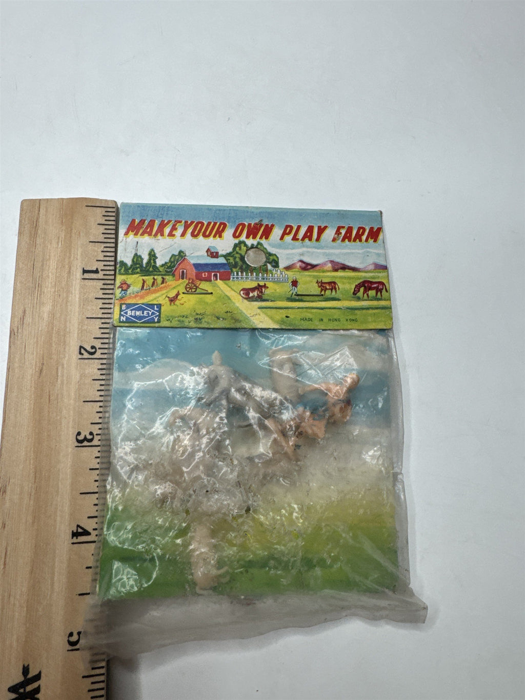Vintage Benley Hong Kong Farm Set Plastic Miniatures Pigs Hogs Swine NOS