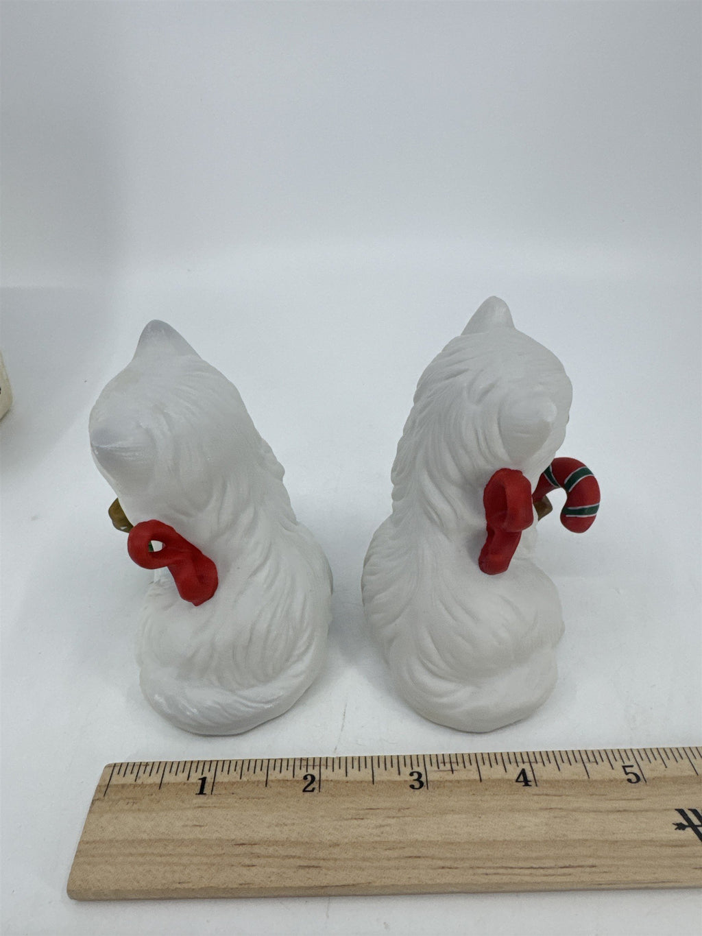 Vintage Homco Holiday/Christmas White Kitten Figurines W/ Wreath And Candy Cane