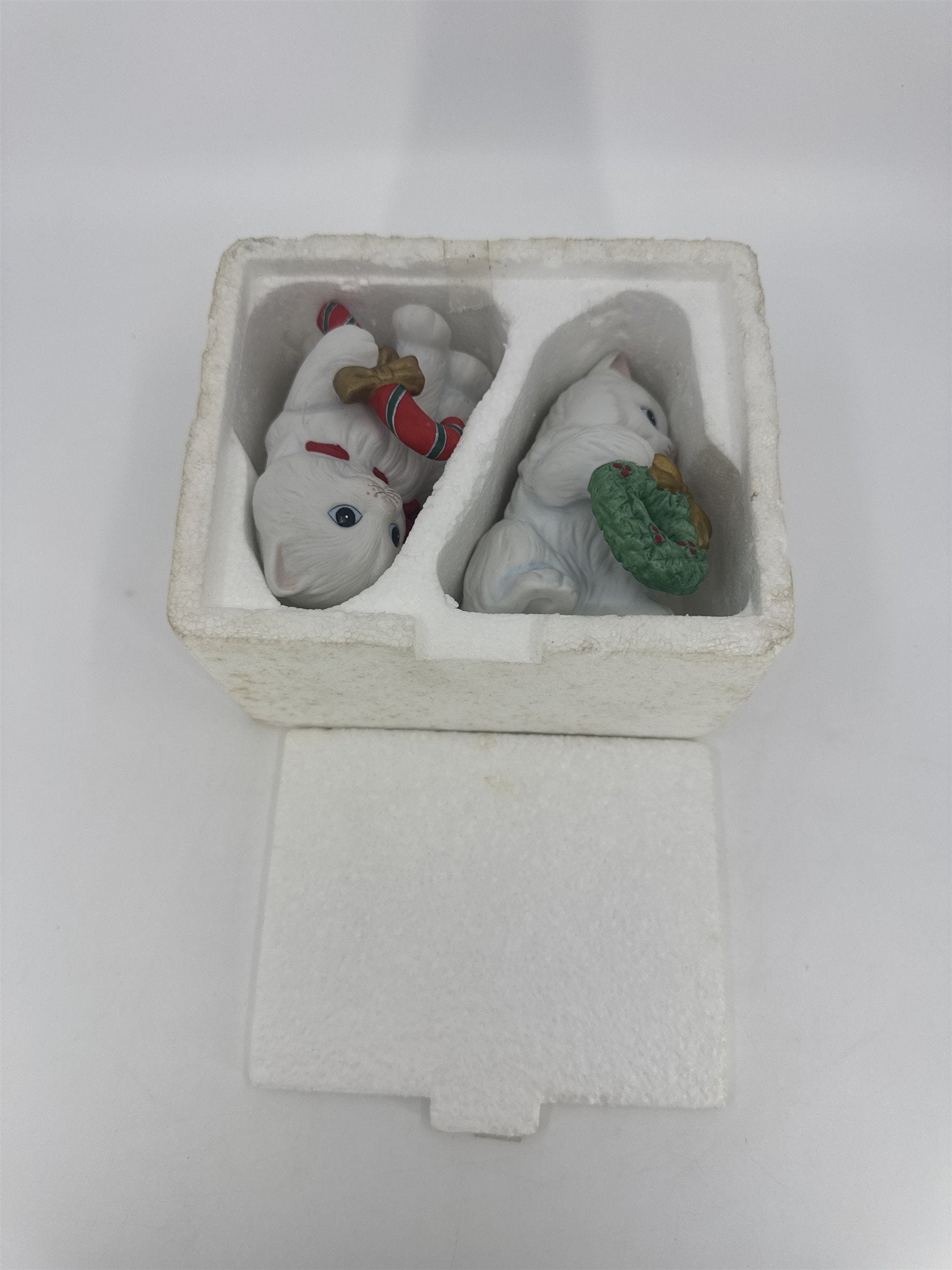 Vintage Homco Holiday/Christmas White Kitten Figurines W/ Wreath And Candy Cane