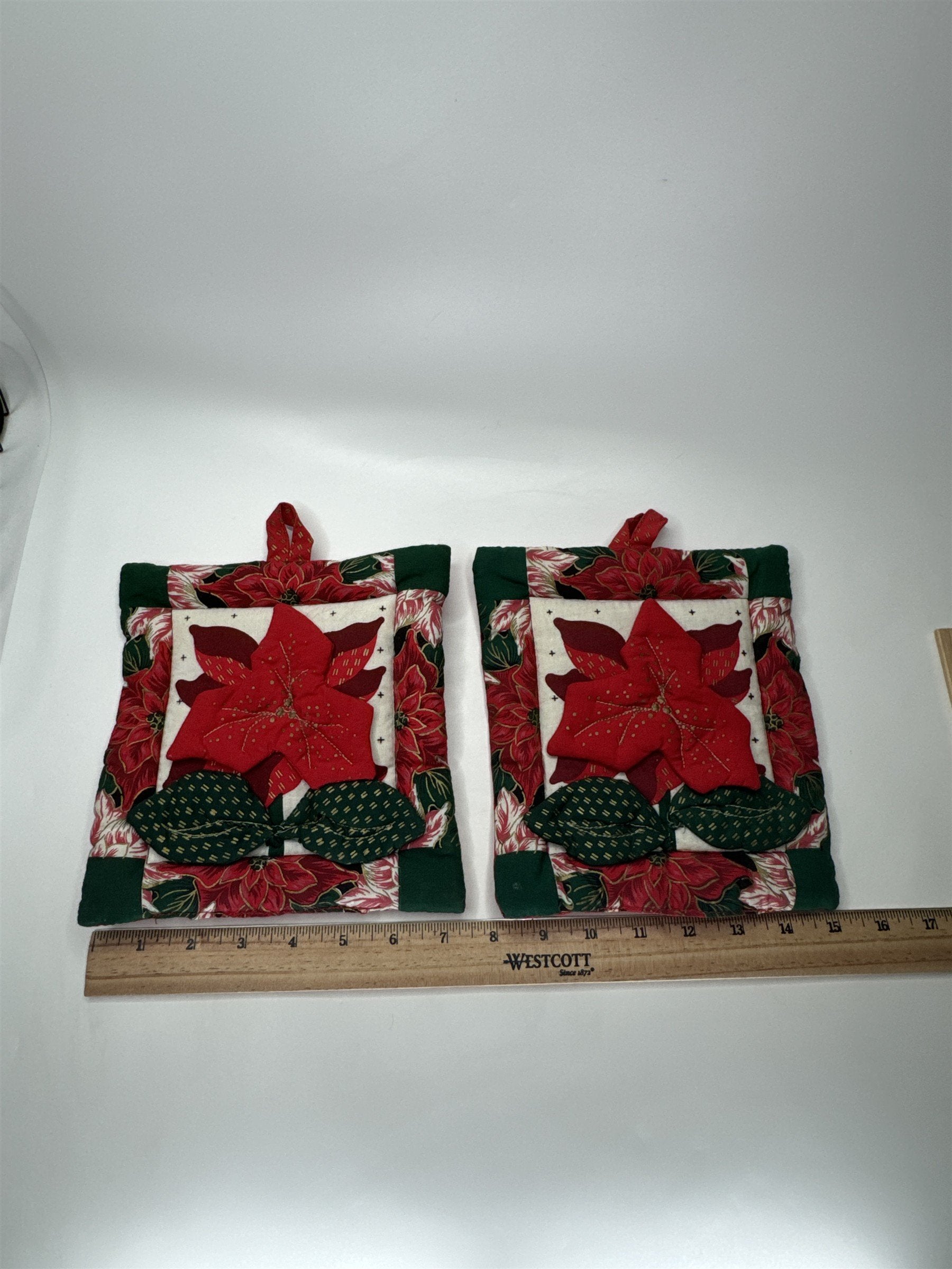 Quilted Poinsettia Potholders Set 2 Christmas Holiday Kitchen Decor Red Green