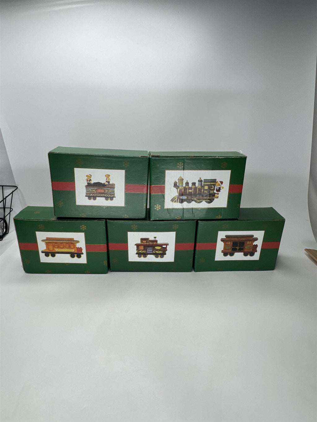 Cedar Creek Christmas Train Figurine Set 5pc Holiday Display Decor NEW