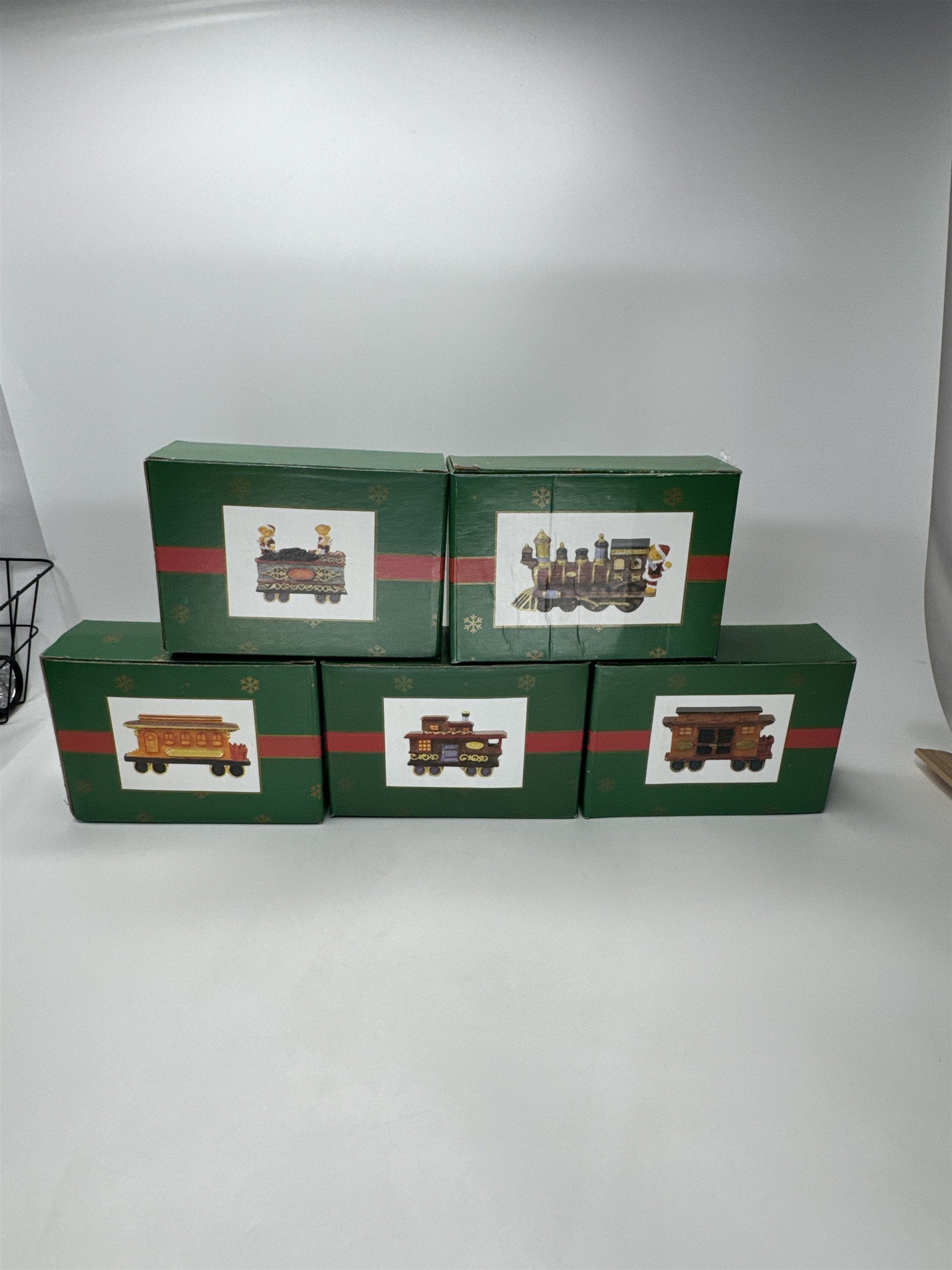Cedar Creek Christmas Train Figurine Set 5pc Holiday Display Decor NEW