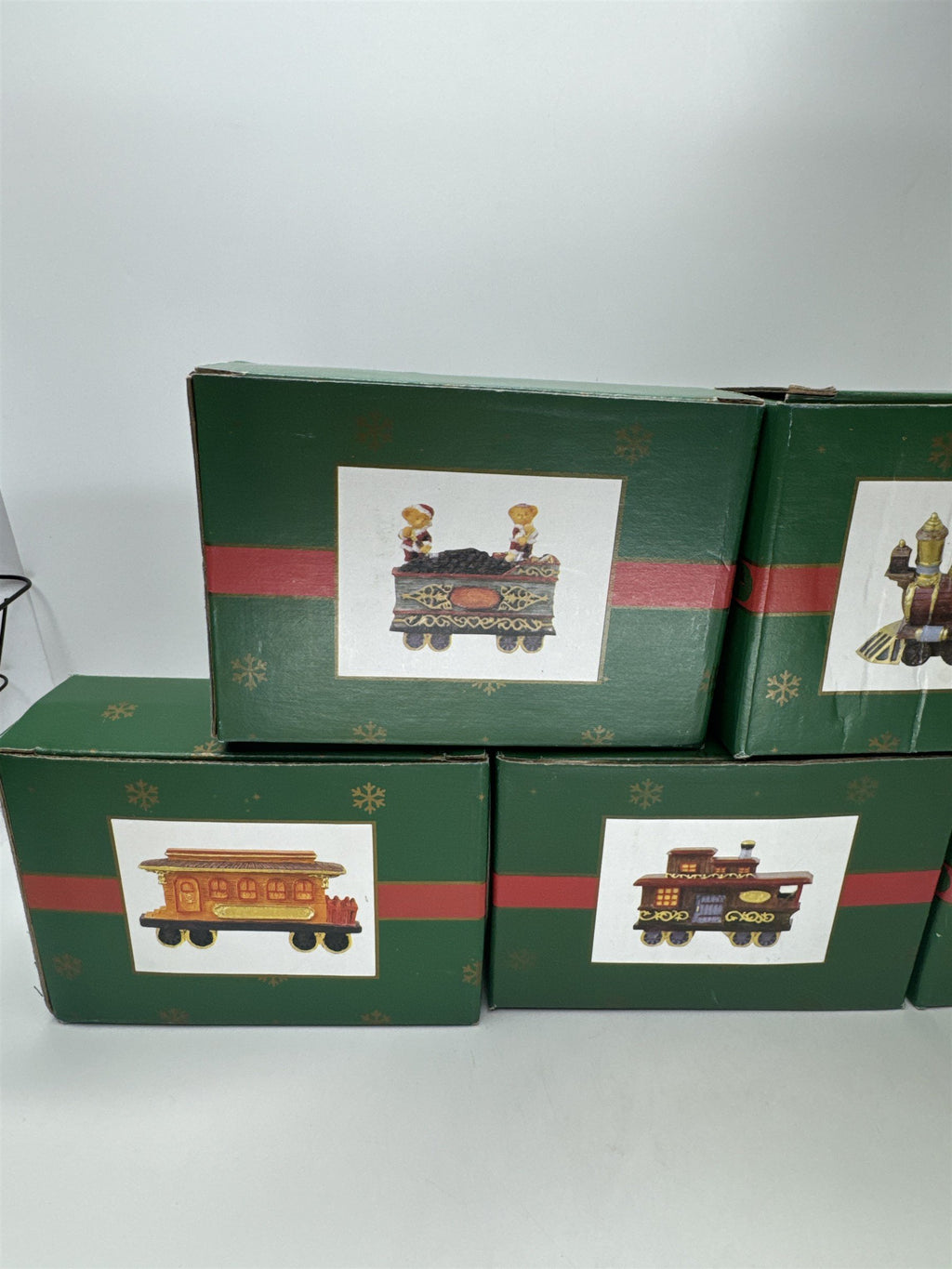 Cedar Creek Christmas Train Figurine Set 5pc Holiday Display Decor NEW