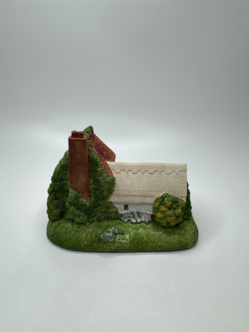 Miniature Village Figurine The Swan Tavern Thatched Roof Collectible Decor