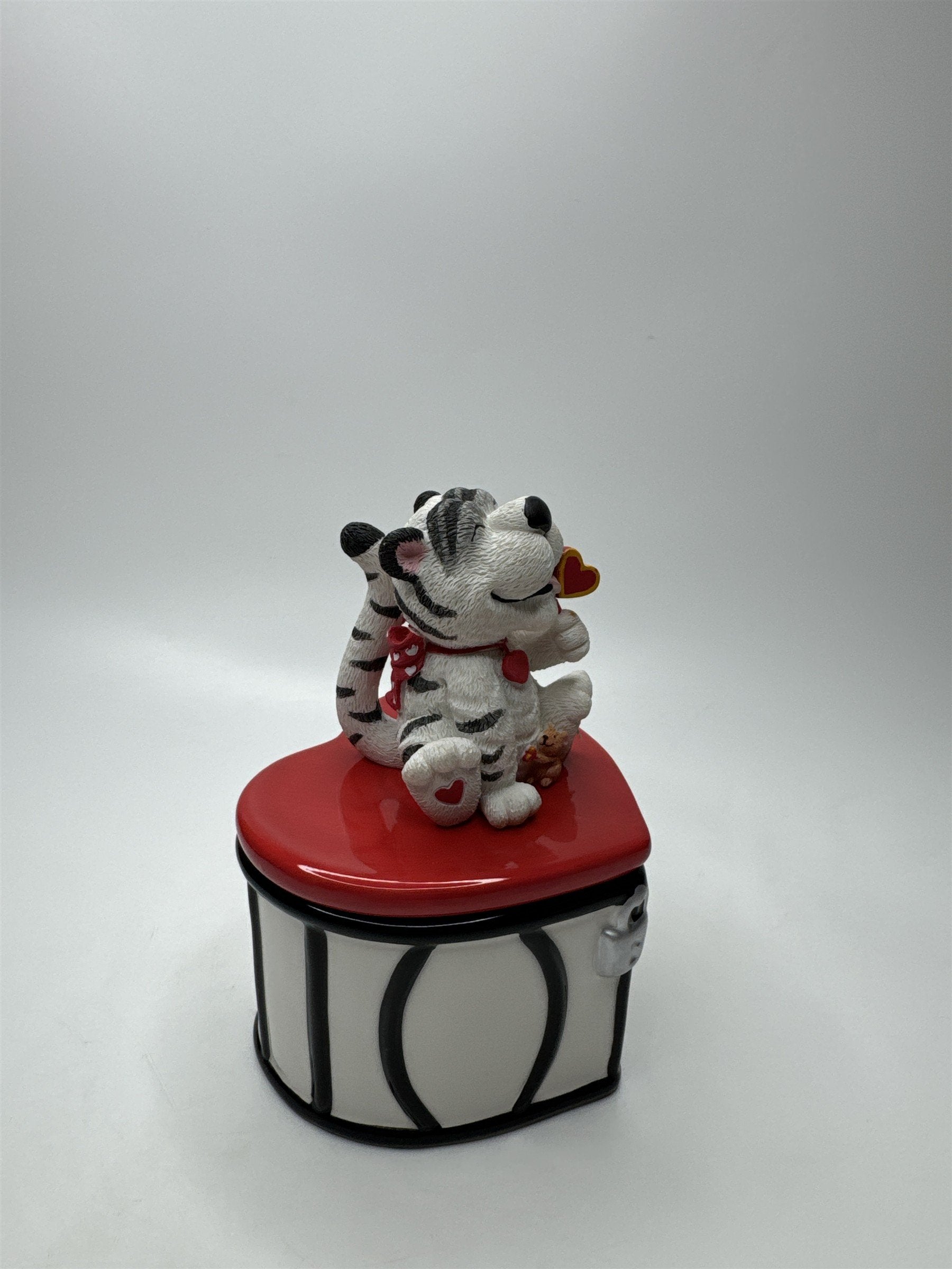 Hallmark Cat Trinket Box Figurine Valentine Heart Lock Candy Storage Decor