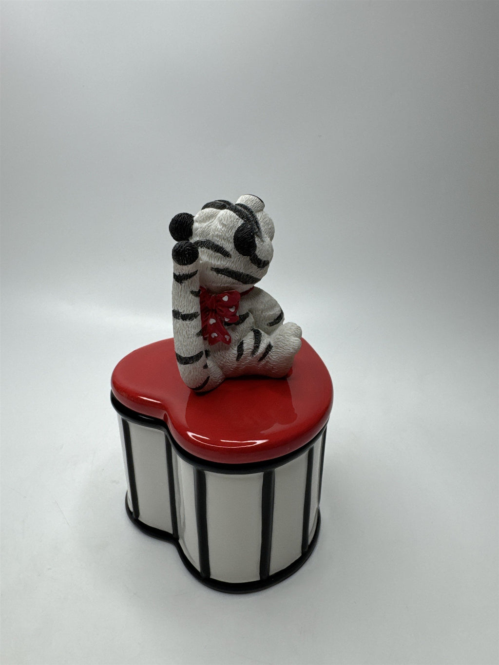 Hallmark Cat Trinket Box Figurine Valentine Heart Lock Candy Storage Decor