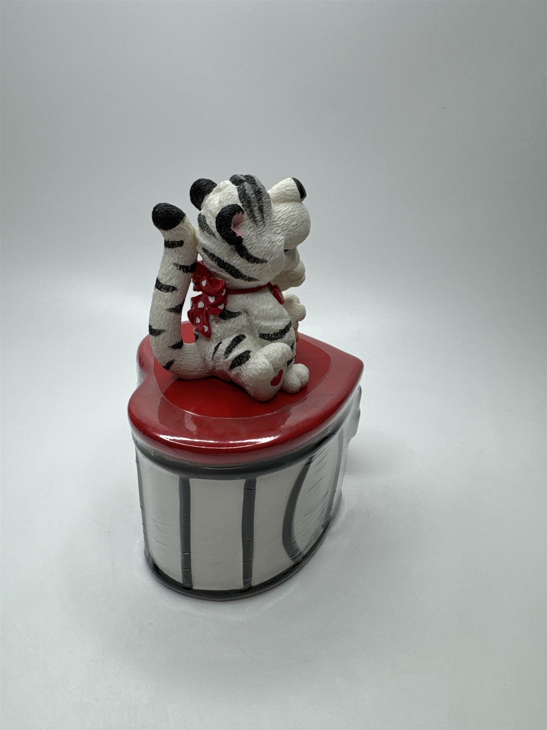 Vintage Hallmark Cat Trinket Box Figurine Valentine Heart Lock Candy Storage Box