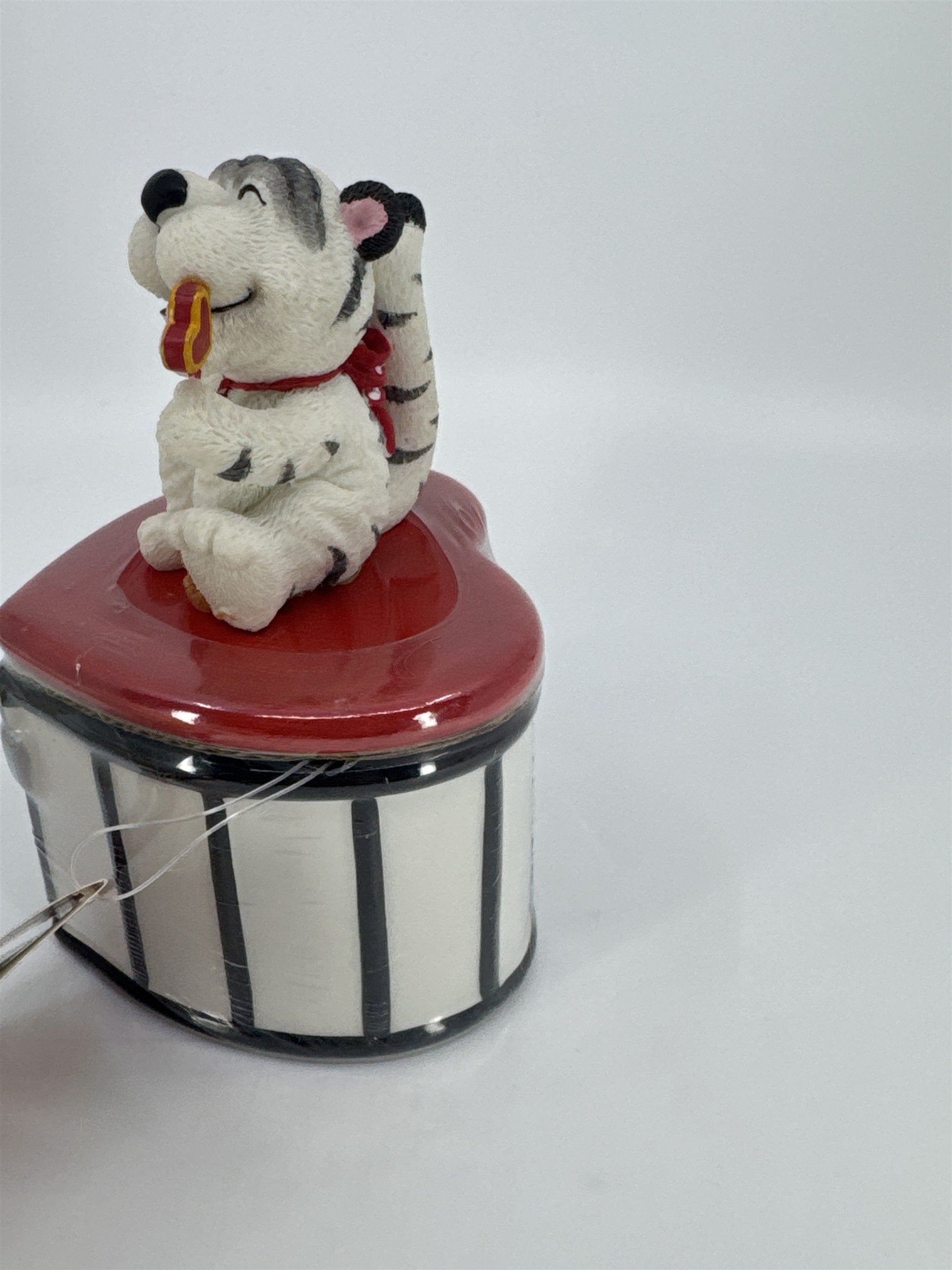 Vintage Hallmark Valentine's Day Cat Heart Lock Candy Trinket Box W/ Tag