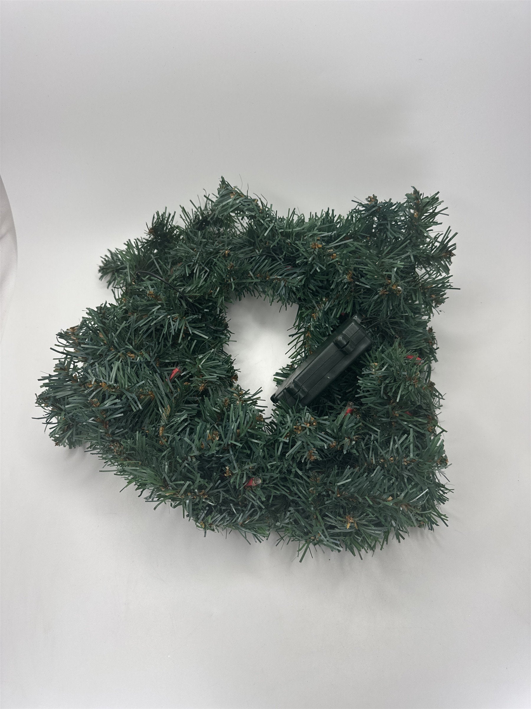 Lighted Christmas Wreath for Auto Car Grille Battery Powered LED Small Decor