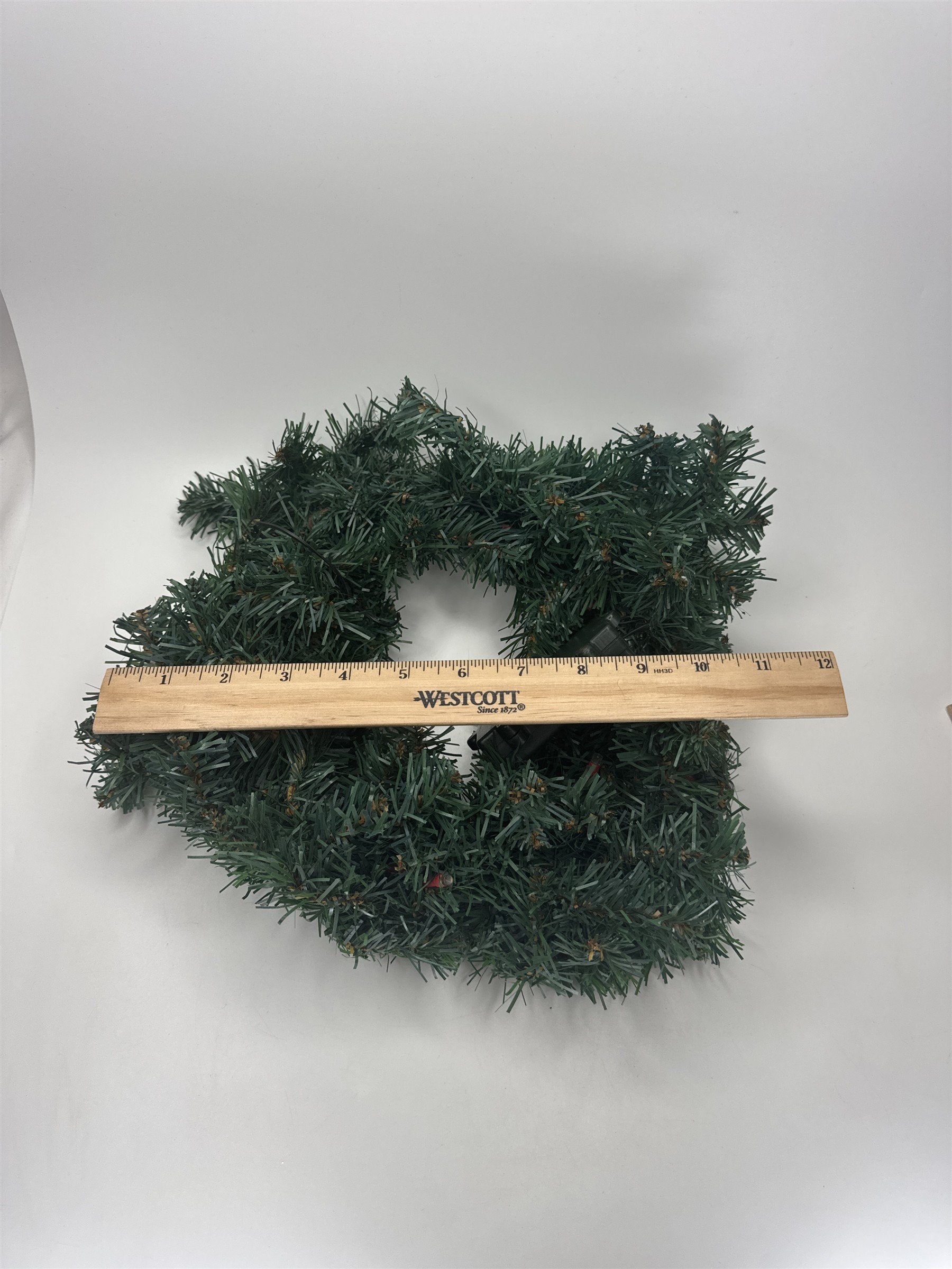 Lighted Christmas Wreath for Auto Car Grille Battery Powered LED Small Decor