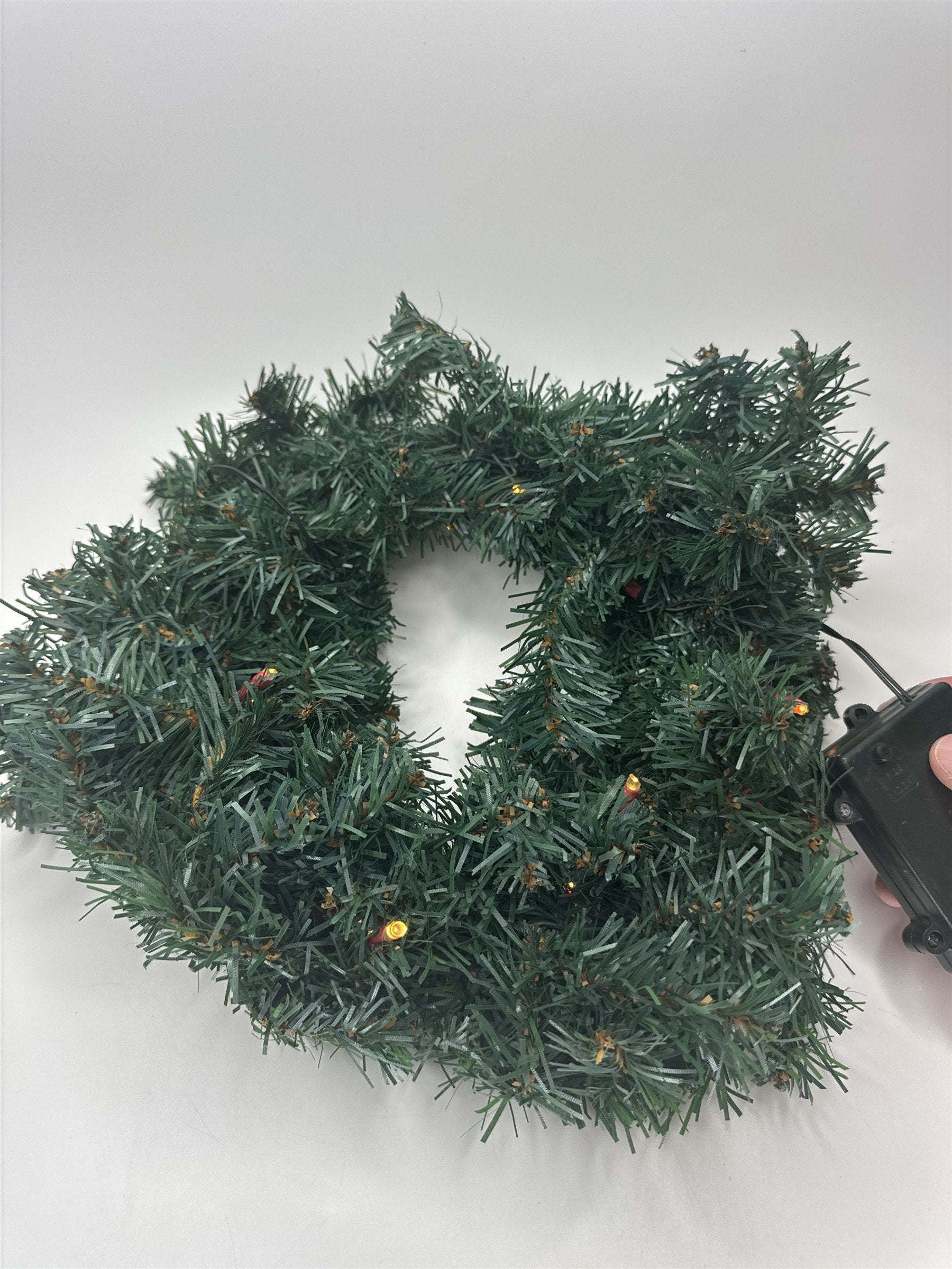 Lighted Christmas Wreath for Auto Car Grille Battery Powered LED Small Decor
