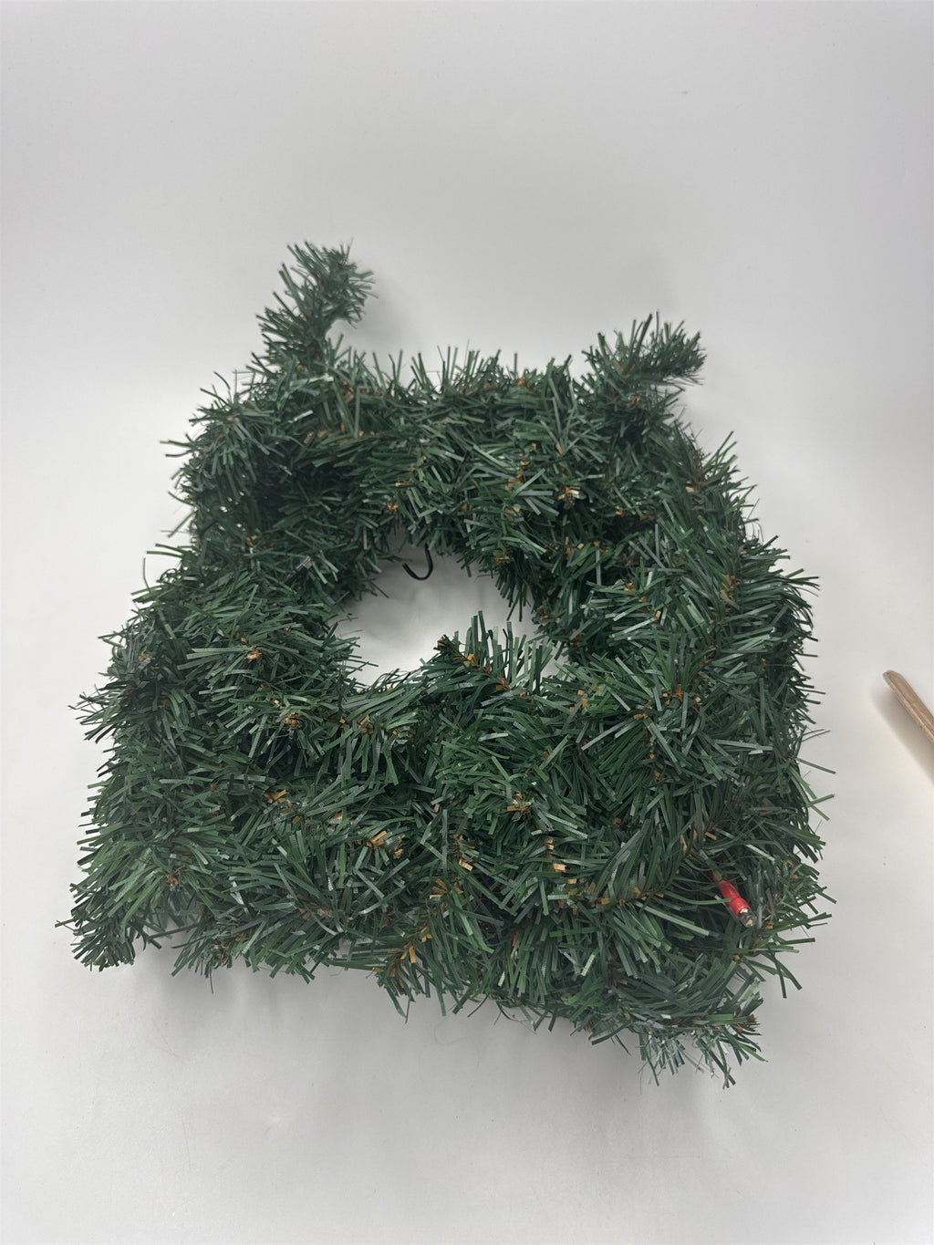 Lighted Christmas Wreath for Auto Car Grille Battery Powered LED Small Decor