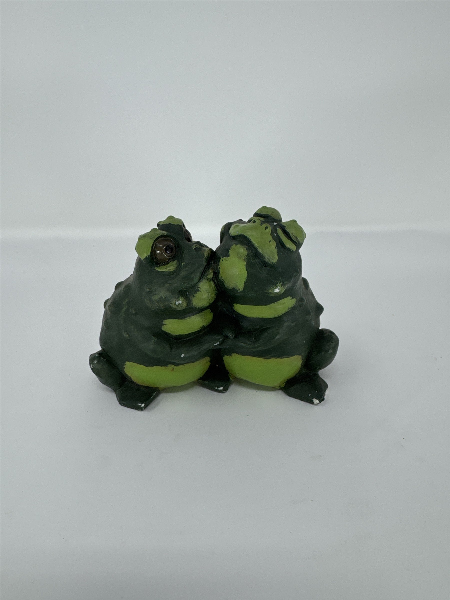 Vintage 1993 Pete Apsit Frogs Kissing Figurine S S G Green Toad Statue Decor