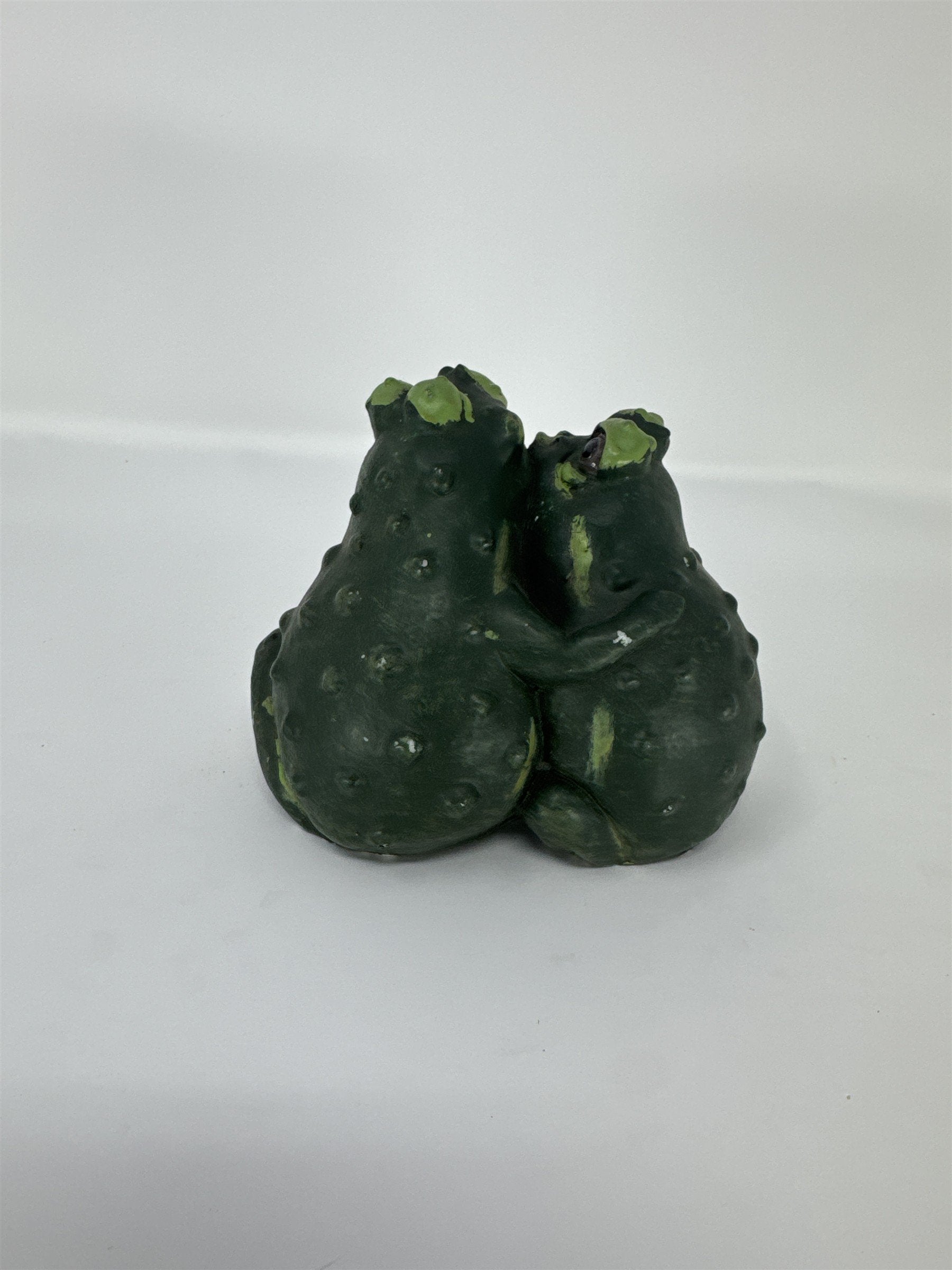 Vintage 1993 Pete Apsit Frogs Kissing Figurine S S G Green Toad Statue Decor