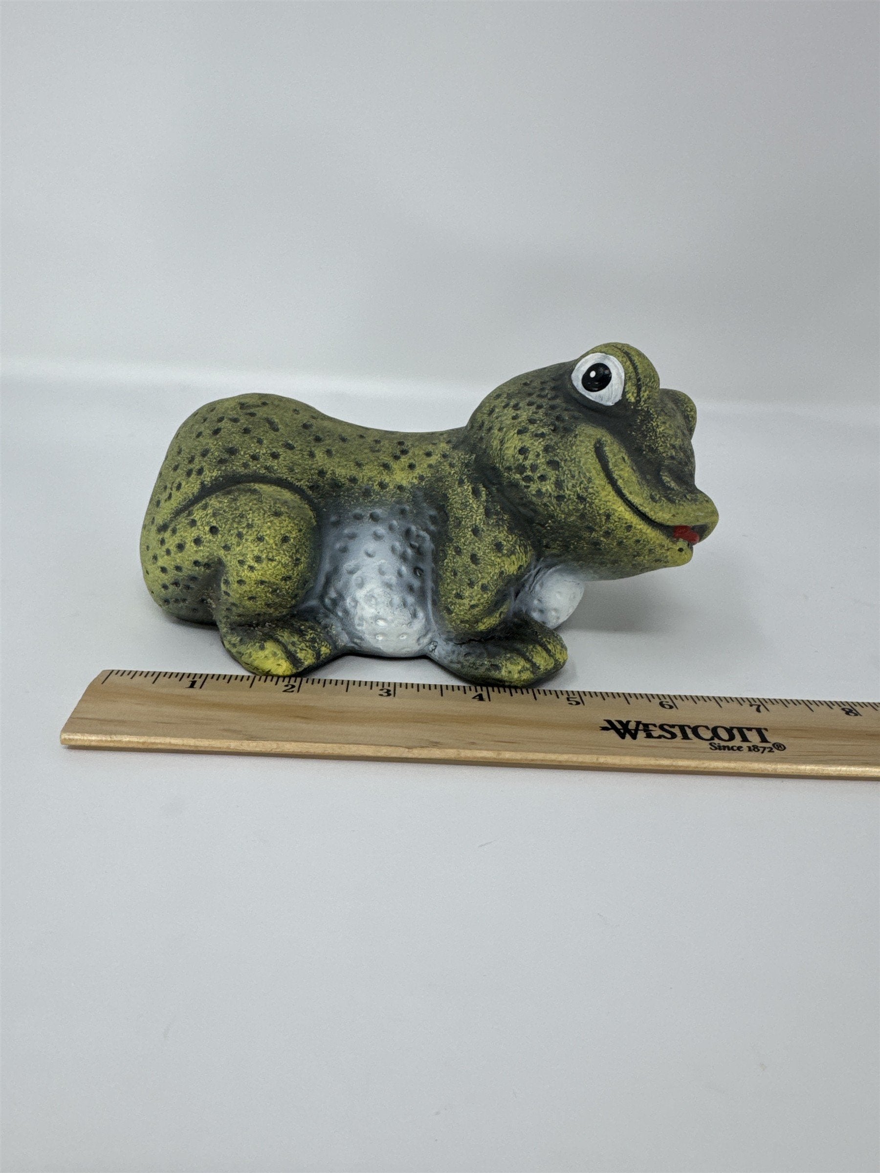 Smiling Frog Figurine Lying Down Ocean Desert Sales Green Garden Statue