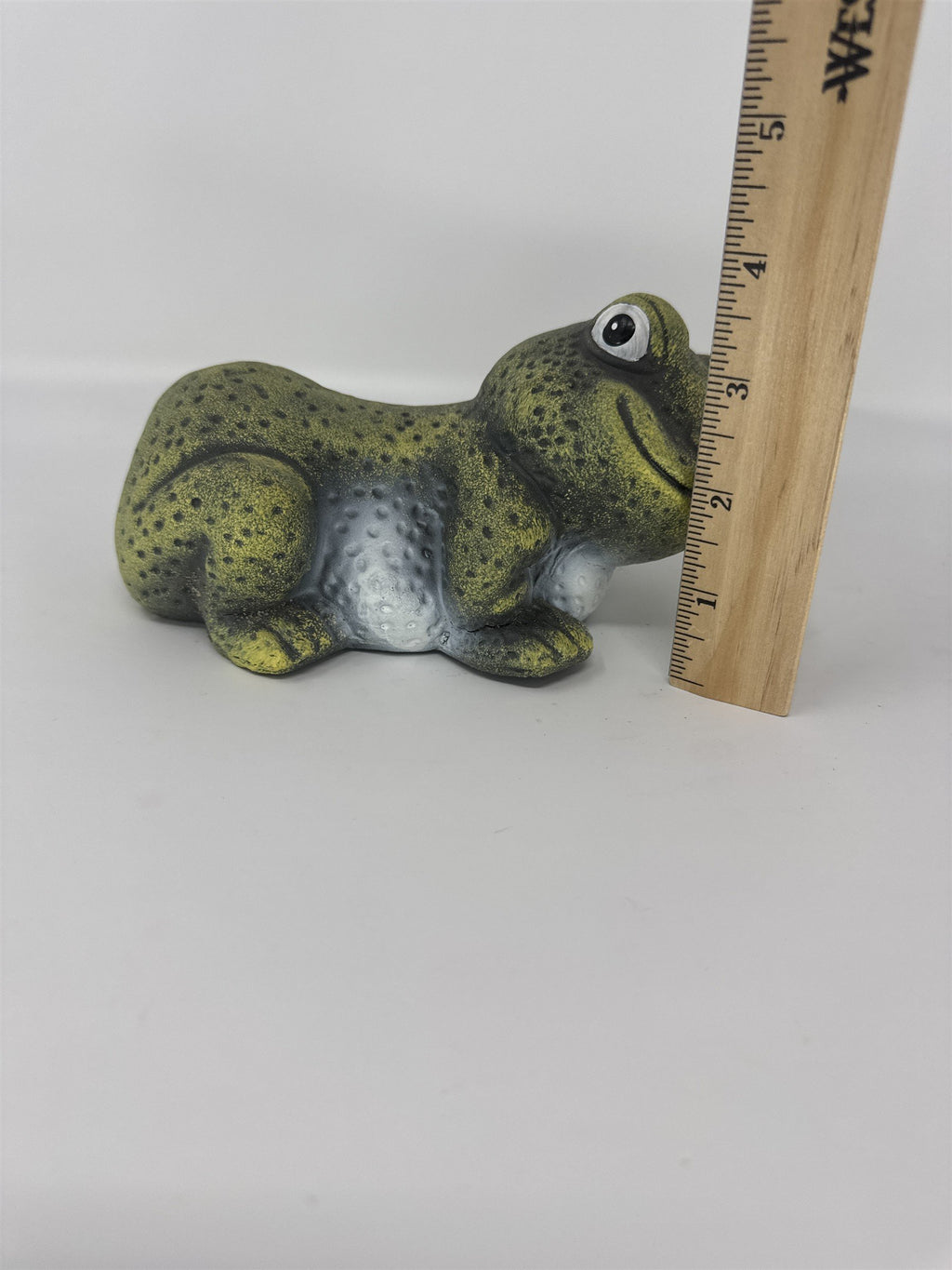 Smiling Frog Figurine Lying Down Ocean Desert Sales Green Garden Statue