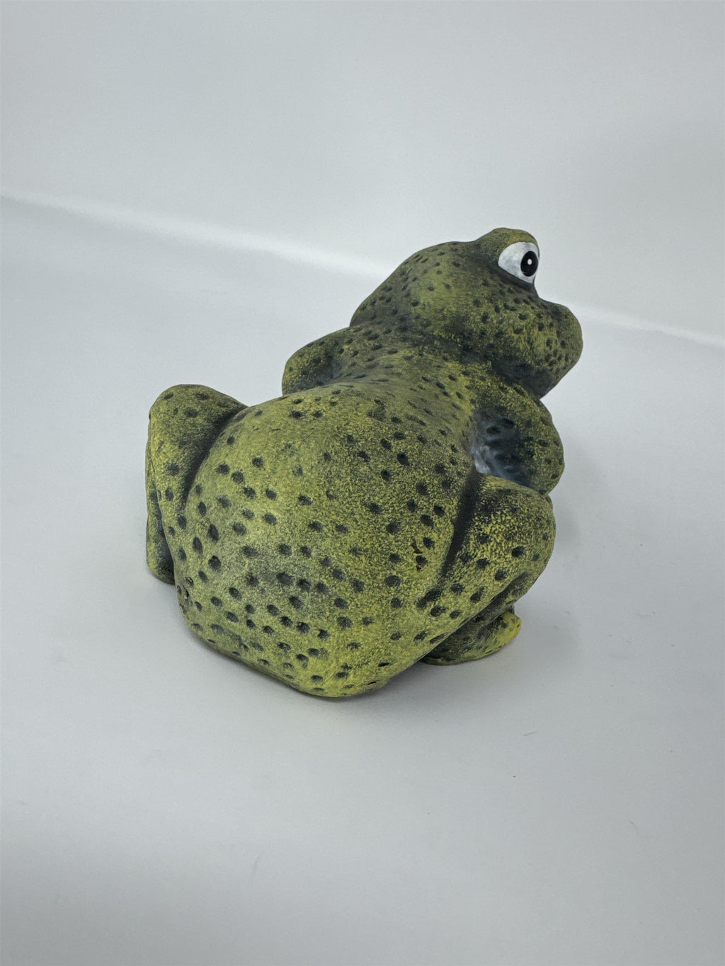 Smiling Frog Figurine Lying Down Ocean Desert Sales Green Garden Statue