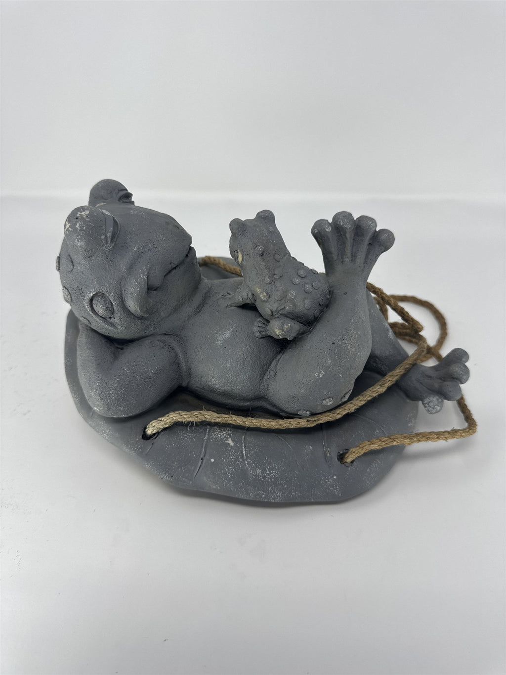 Hanging Frog Statue on Lily Pad Garden Decor Concrete Resin Sculpture Swing