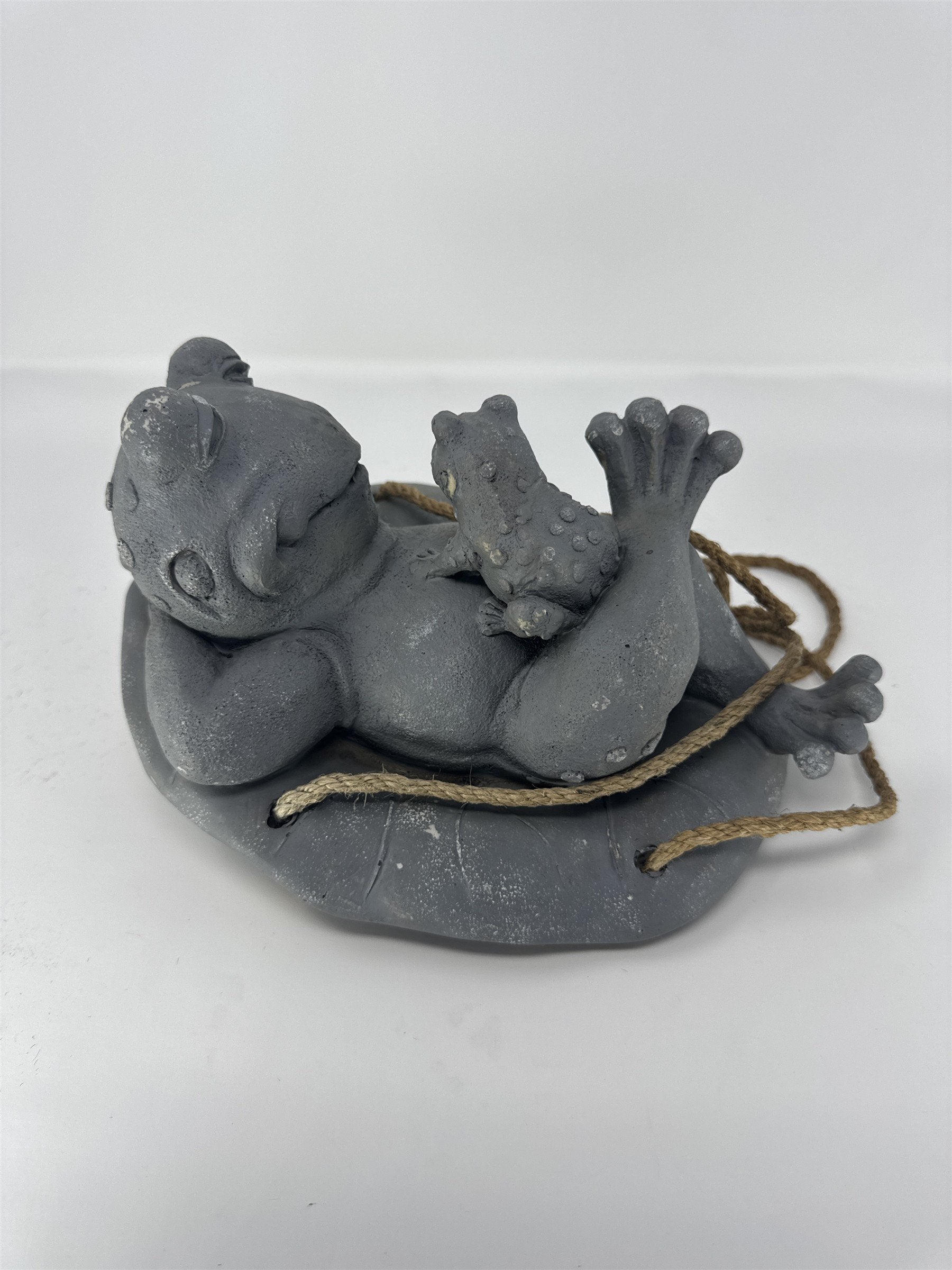 Hanging Frog Statue on Lily Pad Garden Decor Concrete Resin Sculpture Swing