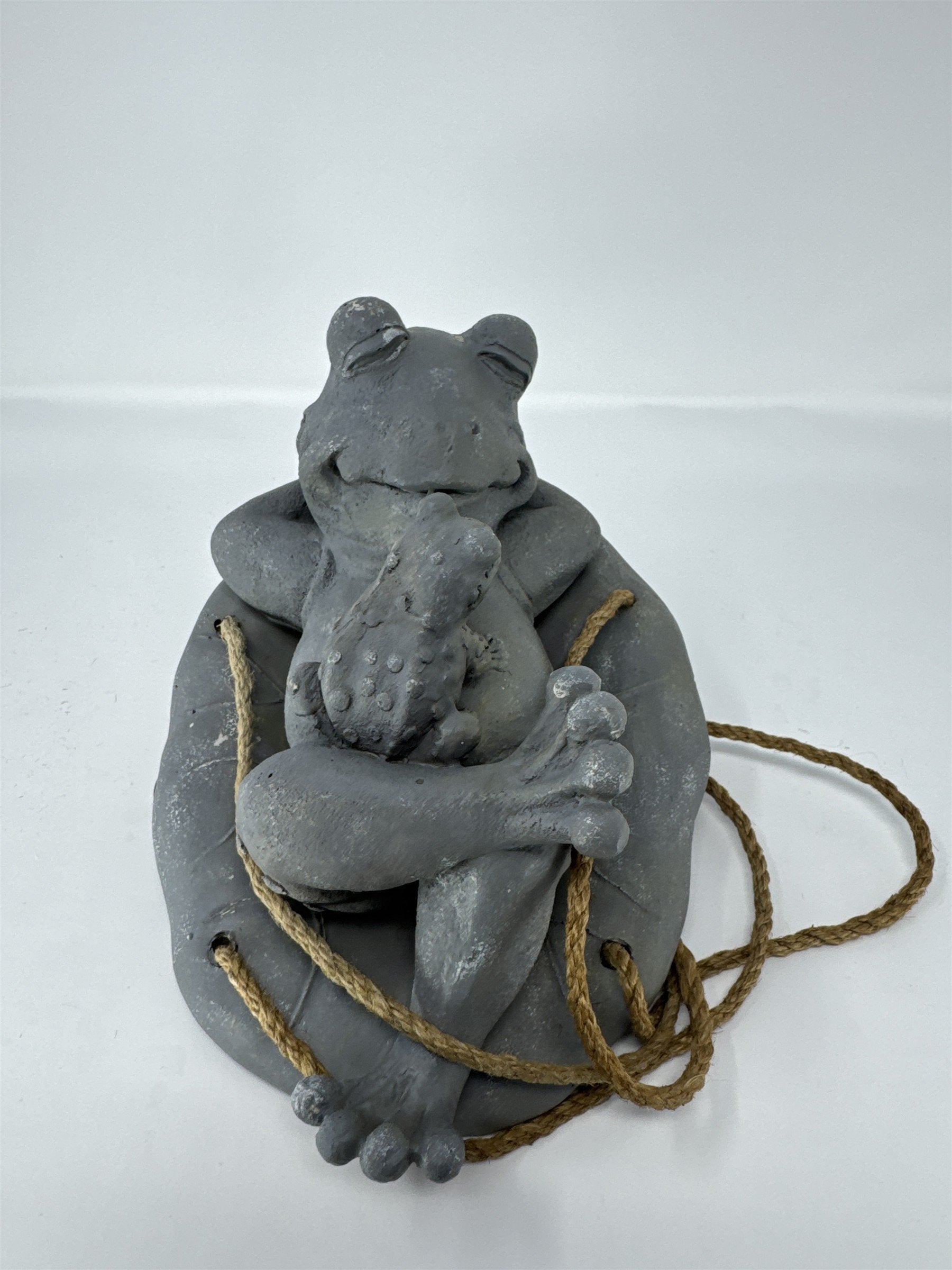 Hanging Frog Statue on Lily Pad Garden Decor Concrete Resin Sculpture Swing