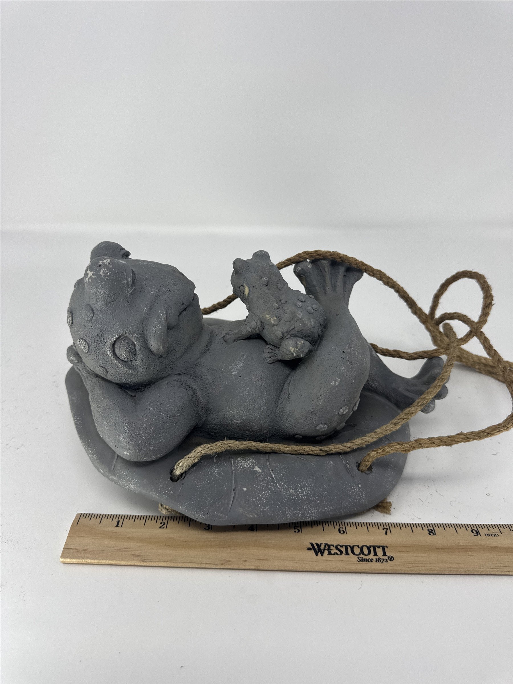 Hanging Frog Statue on Lily Pad Garden Decor Concrete Resin Sculpture Swing