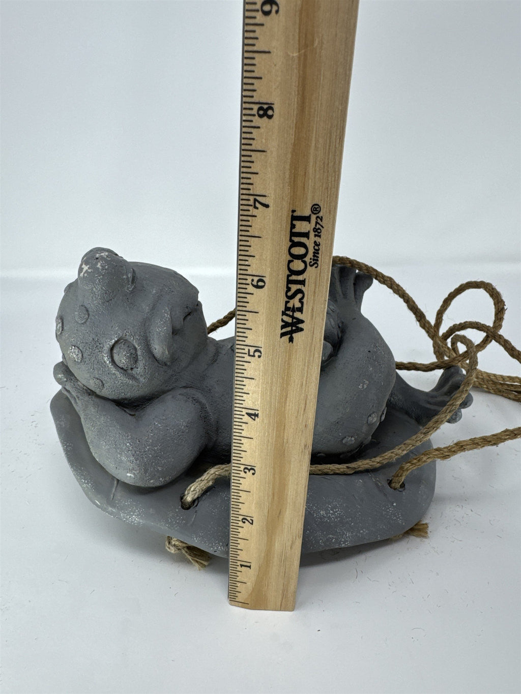Hanging Frog Statue on Lily Pad Garden Decor Concrete Resin Sculpture Swing