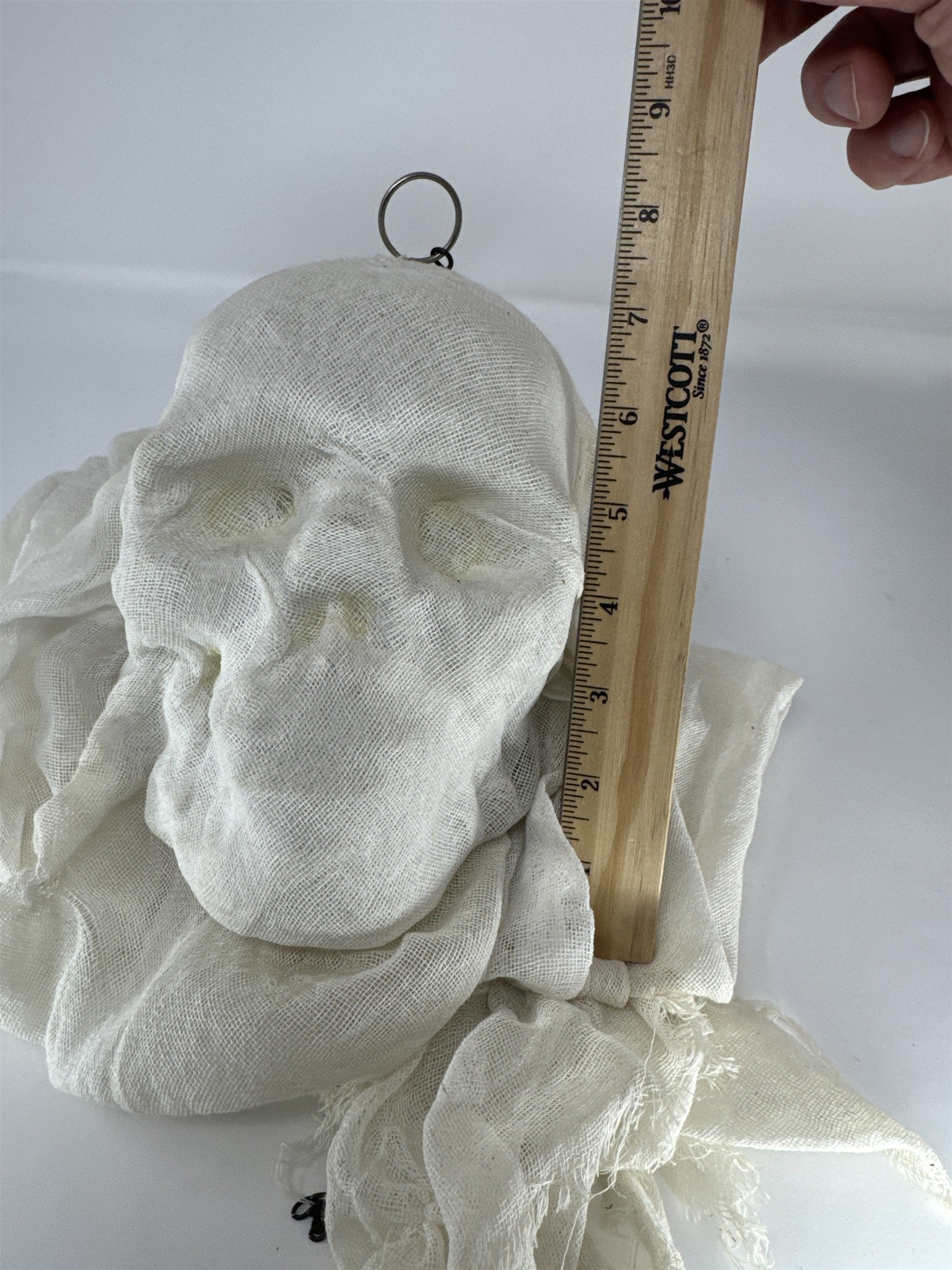 Hanging Ghoul Halloween Prop Light Up Skull Gauze Shroud Haunted House Decor 7"