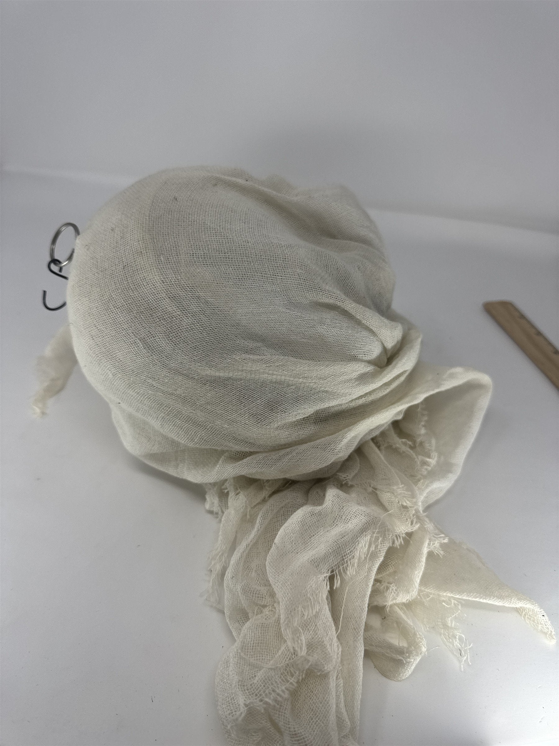 Hanging Ghoul Halloween Prop Light Up Skull Gauze Shroud Haunted House Decor 7"