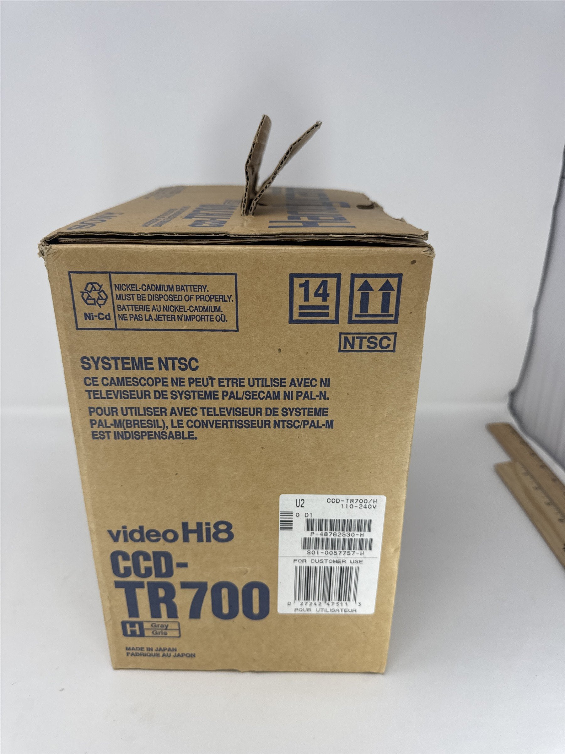 Sony Handycam CCD-TR700 Video Hi8 Camcorder EMPTY BOX Orig. Box Only Case NTSC
