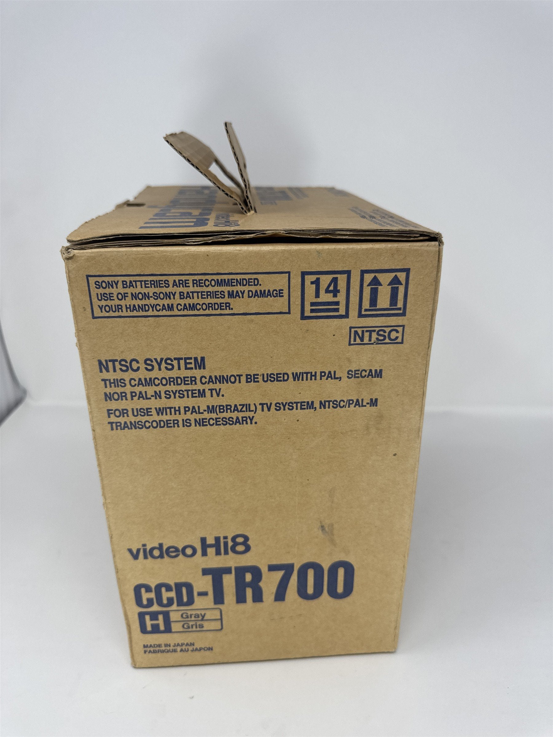 Sony Handycam CCD-TR700 Video Hi8 Camcorder EMPTY BOX Orig. Box Only Case NTSC