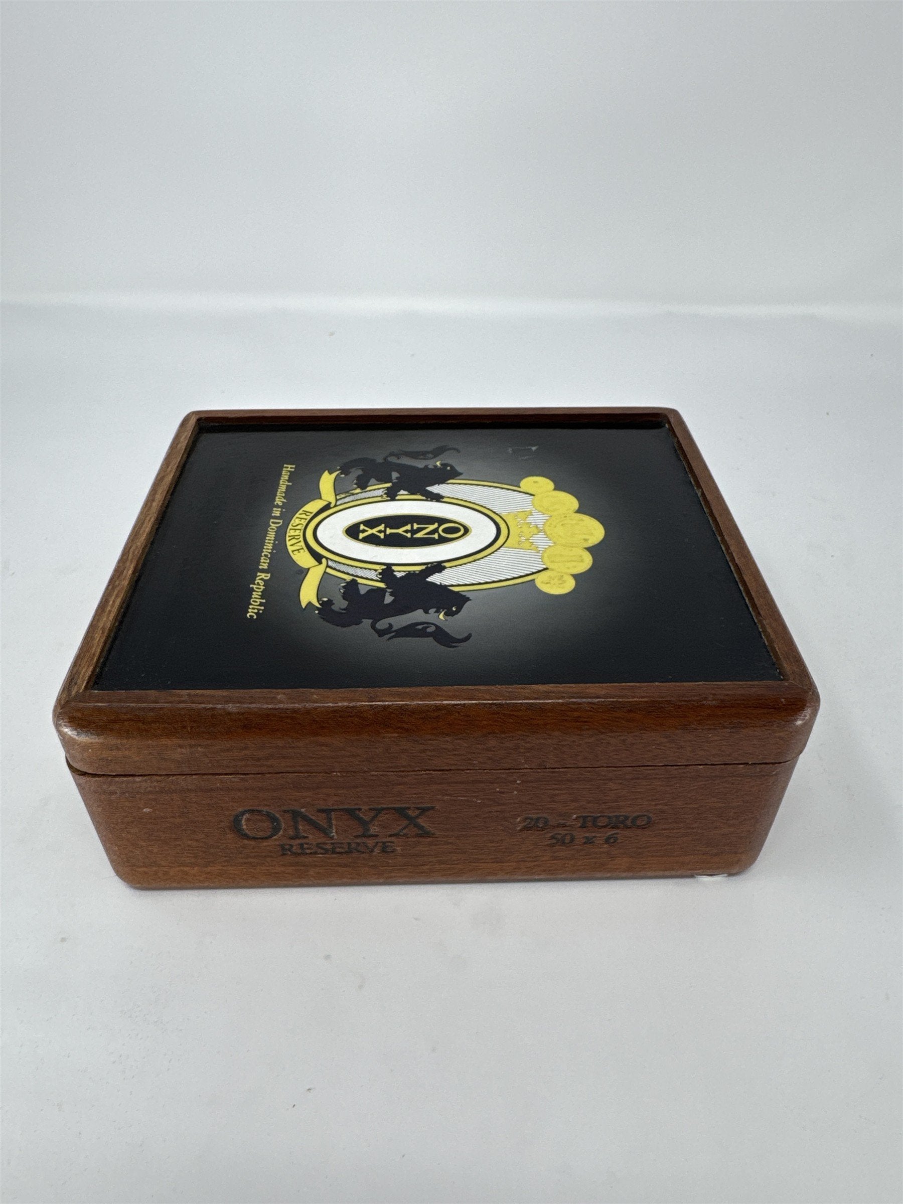 Onyx Reserve Toro Empty Wood Cigar Box Black Lacquer Top Lion Logo Storage Craft