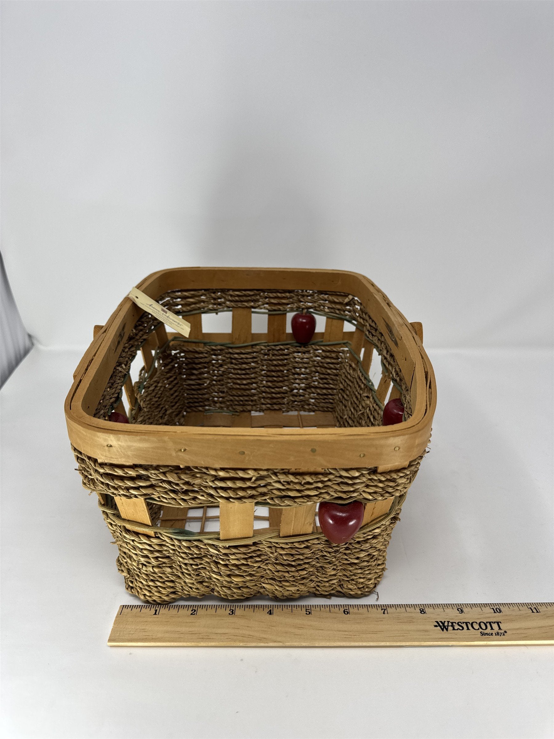 Home Interiors Apples of My Eye Woven Basket Metal Scalloped Rim Liner
