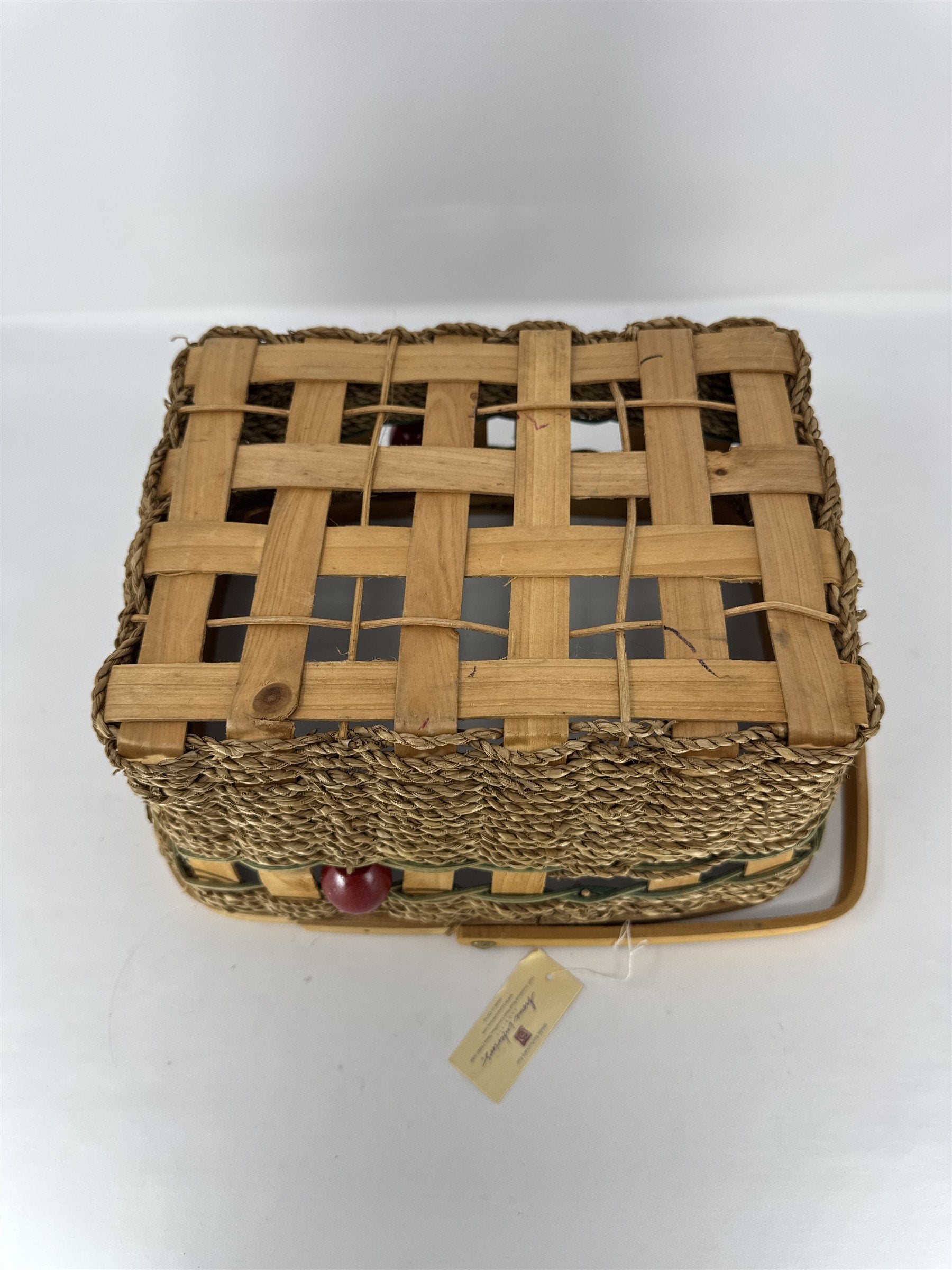 Home Interiors Apples of My Eye Woven Basket Metal Scalloped Rim Liner