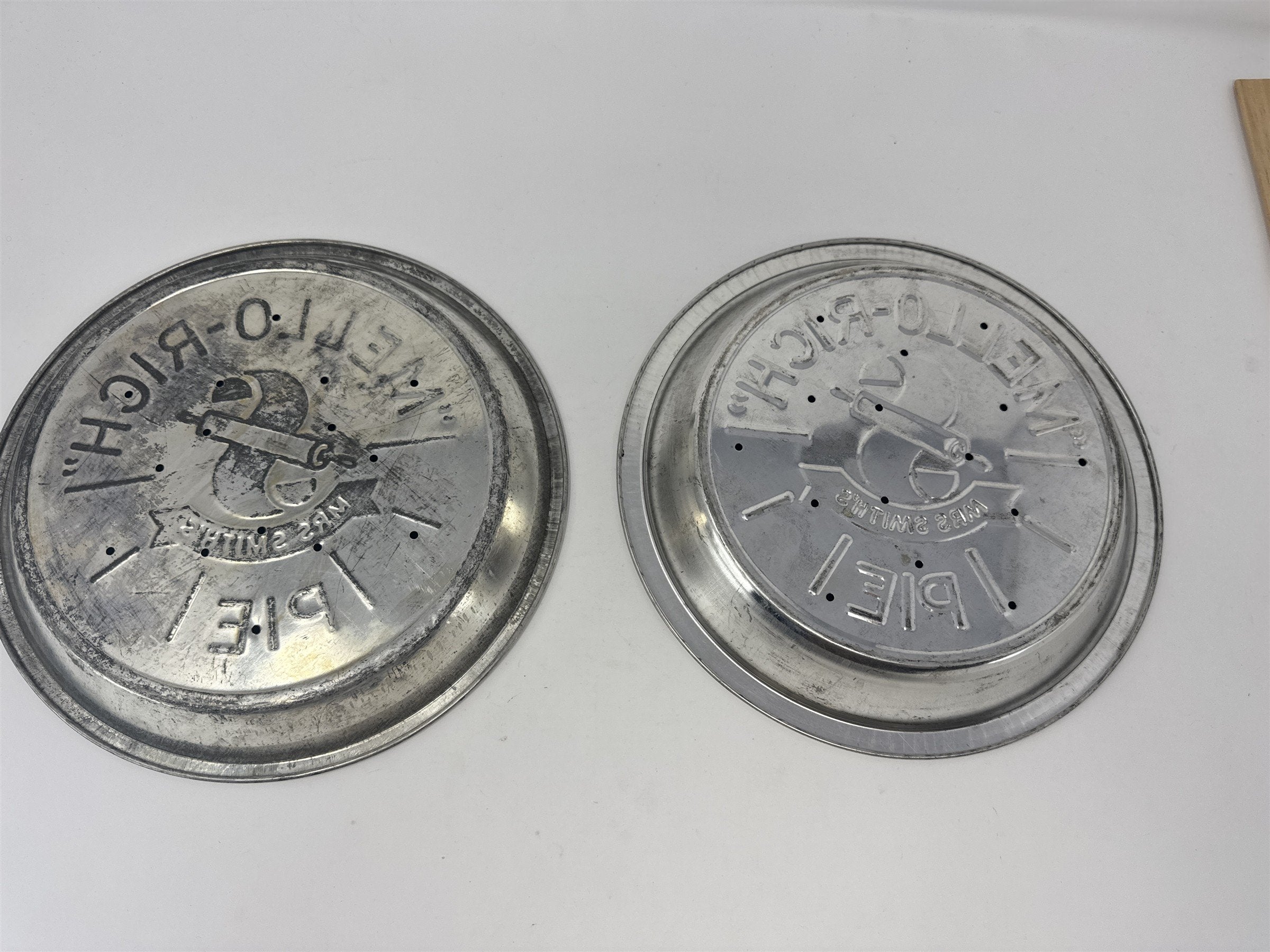 Vtg Mrs. Smith's Mello-Rich Pie Plates Set of 2 Aluminum 9" Metal Baking Tins
