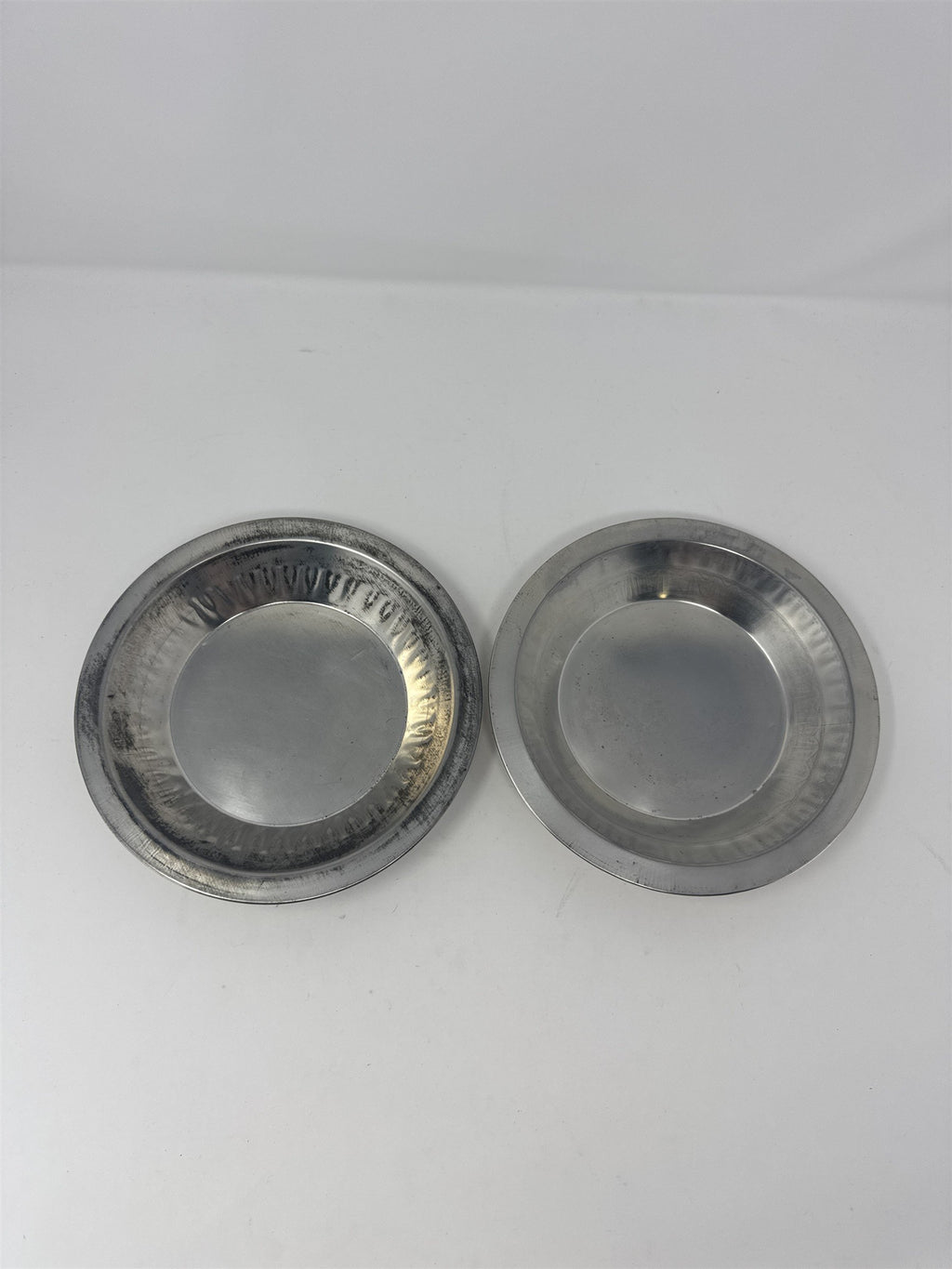 Vtg Aluminum Pie Plates Set of 2 8" Round Metal Baking Tins Retro Kitchenware