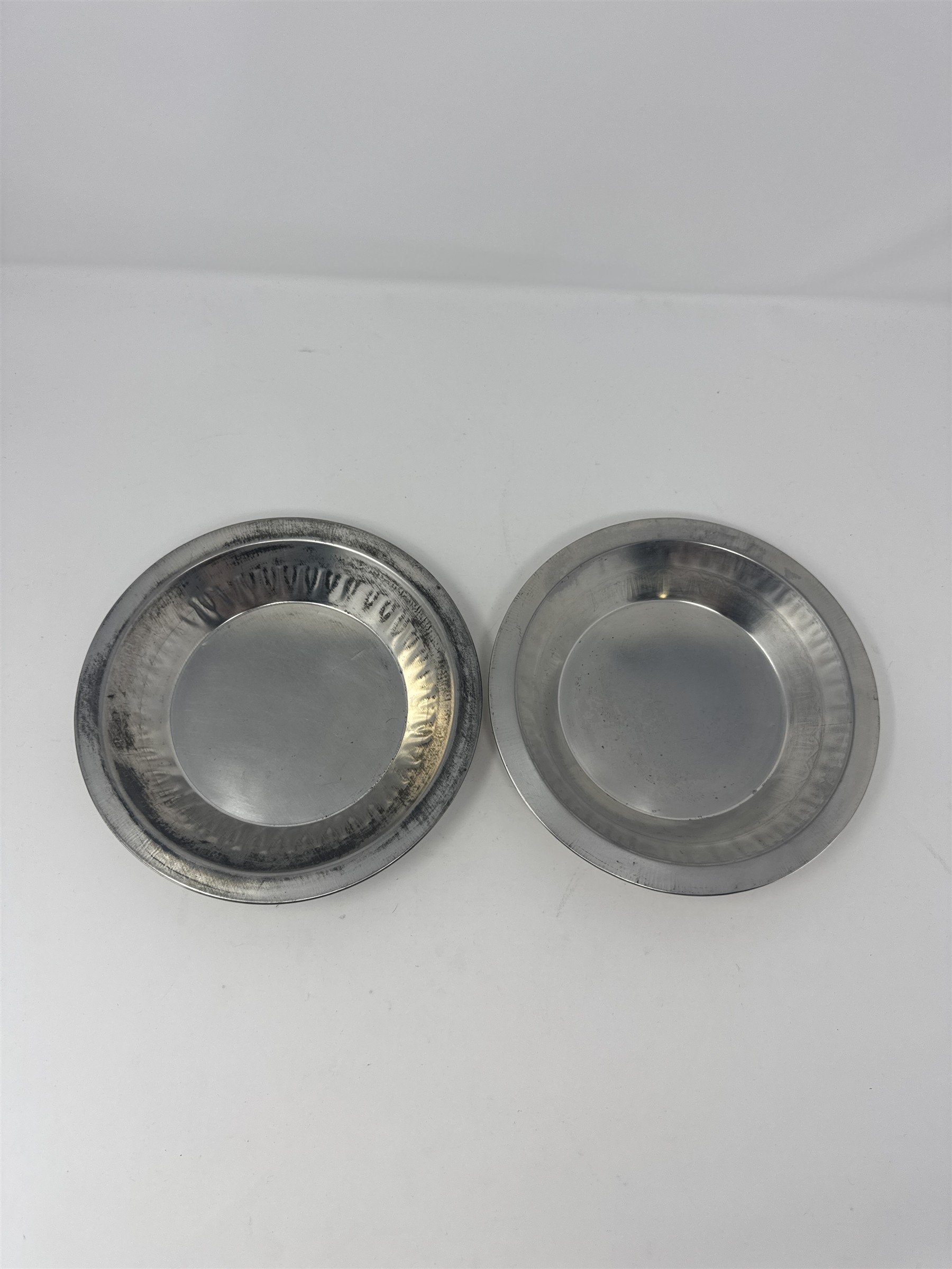 Vtg Aluminum Pie Plates Set of 2 8" Round Metal Baking Tins Retro Kitchenware